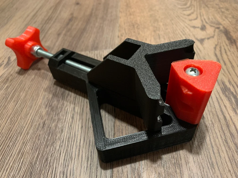 Reverse corner clamp with Pocket Hole Cutouts