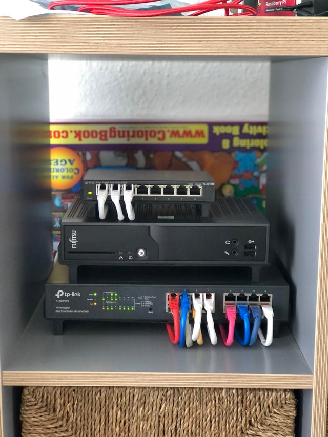 TP Link SG108E Desk Stand
