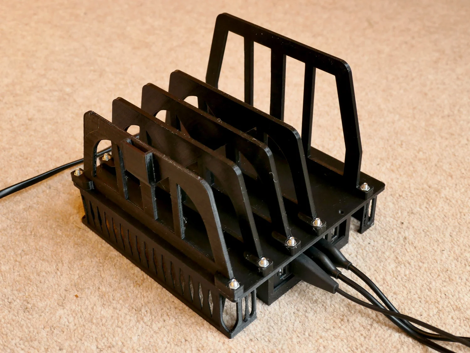Charge Station for up to 5 mobile devices using RAVpower 60W charger