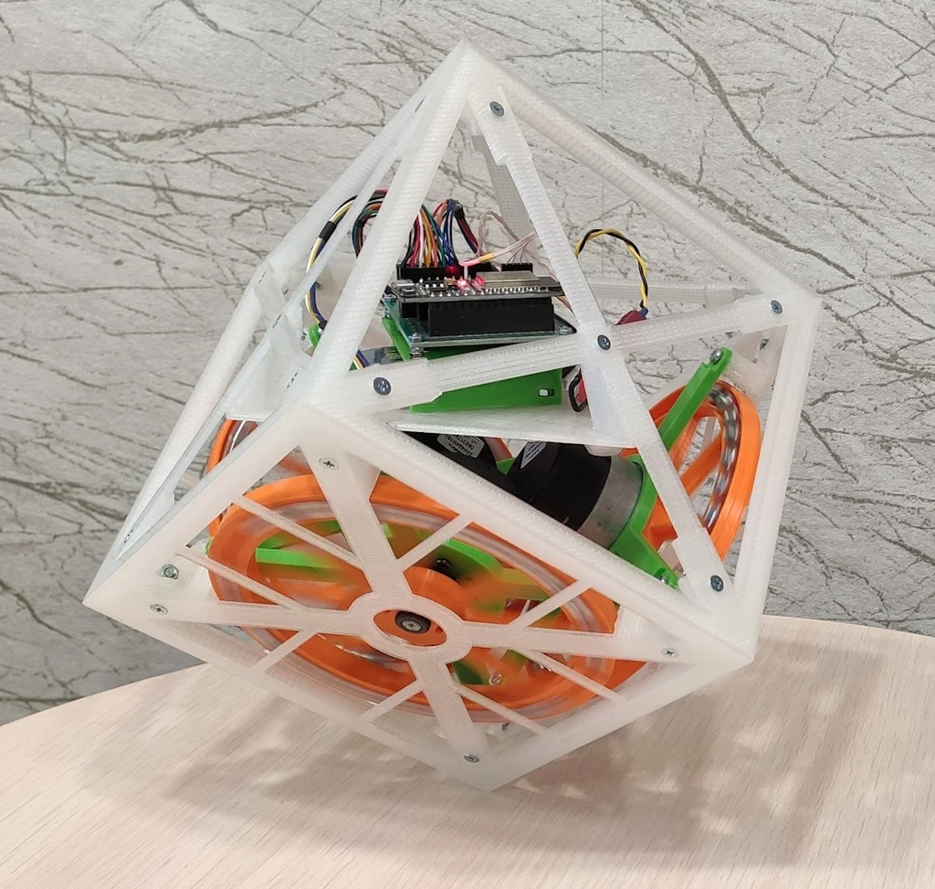 Self balancing cube (cubli)