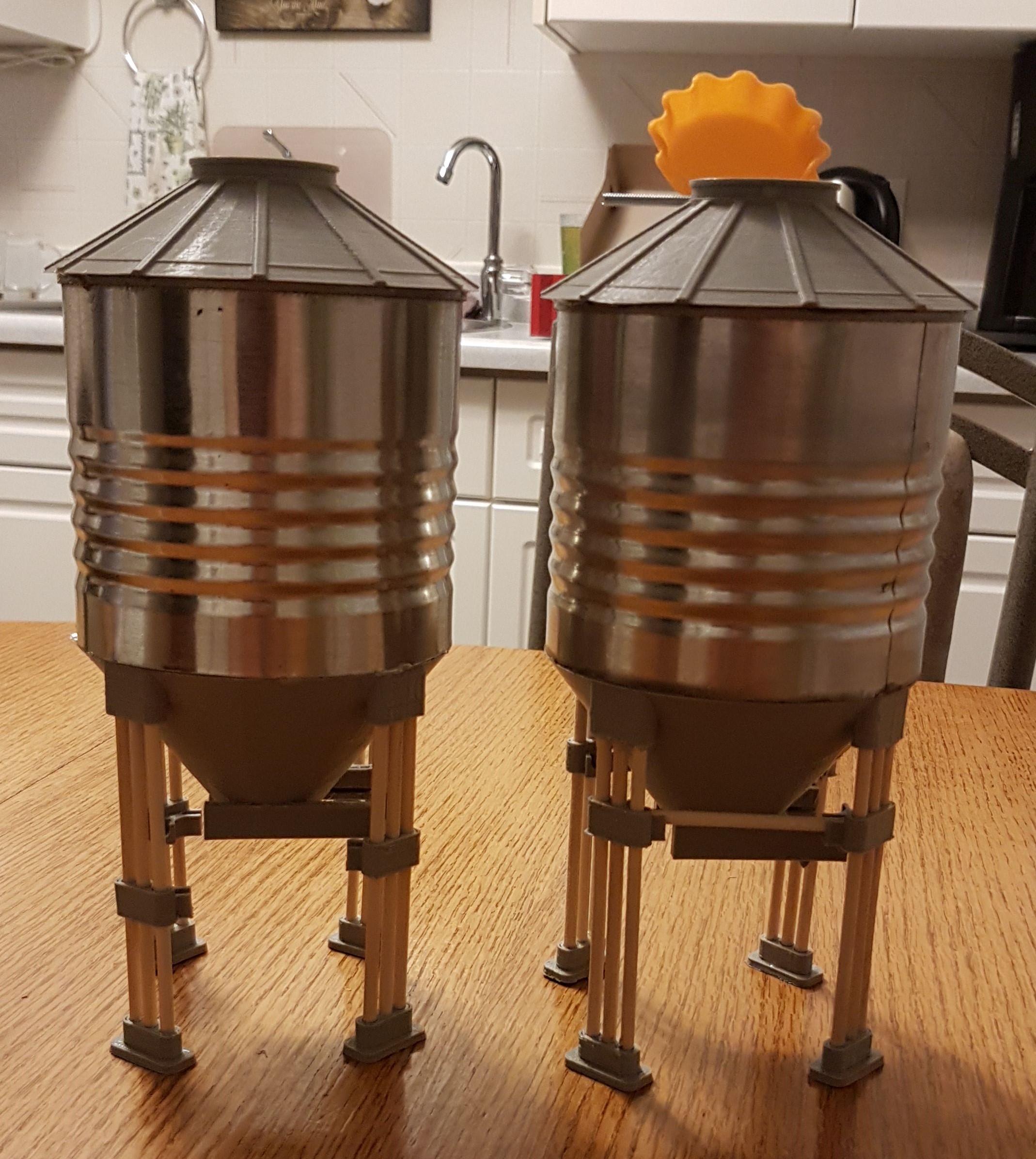 Toy grain bin