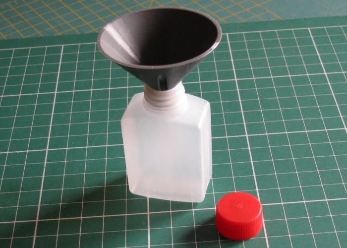 Vented mini funnel for small bottles