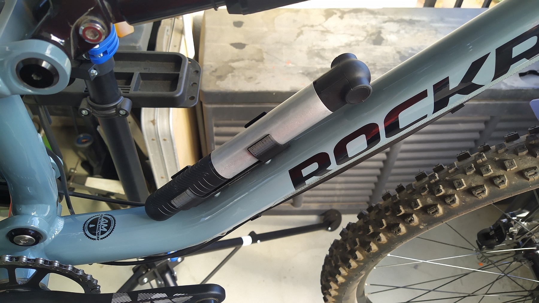 Support VTT pompe à main VTT Décathlon MTB pump