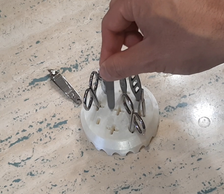 TWEEZERS HOLDER