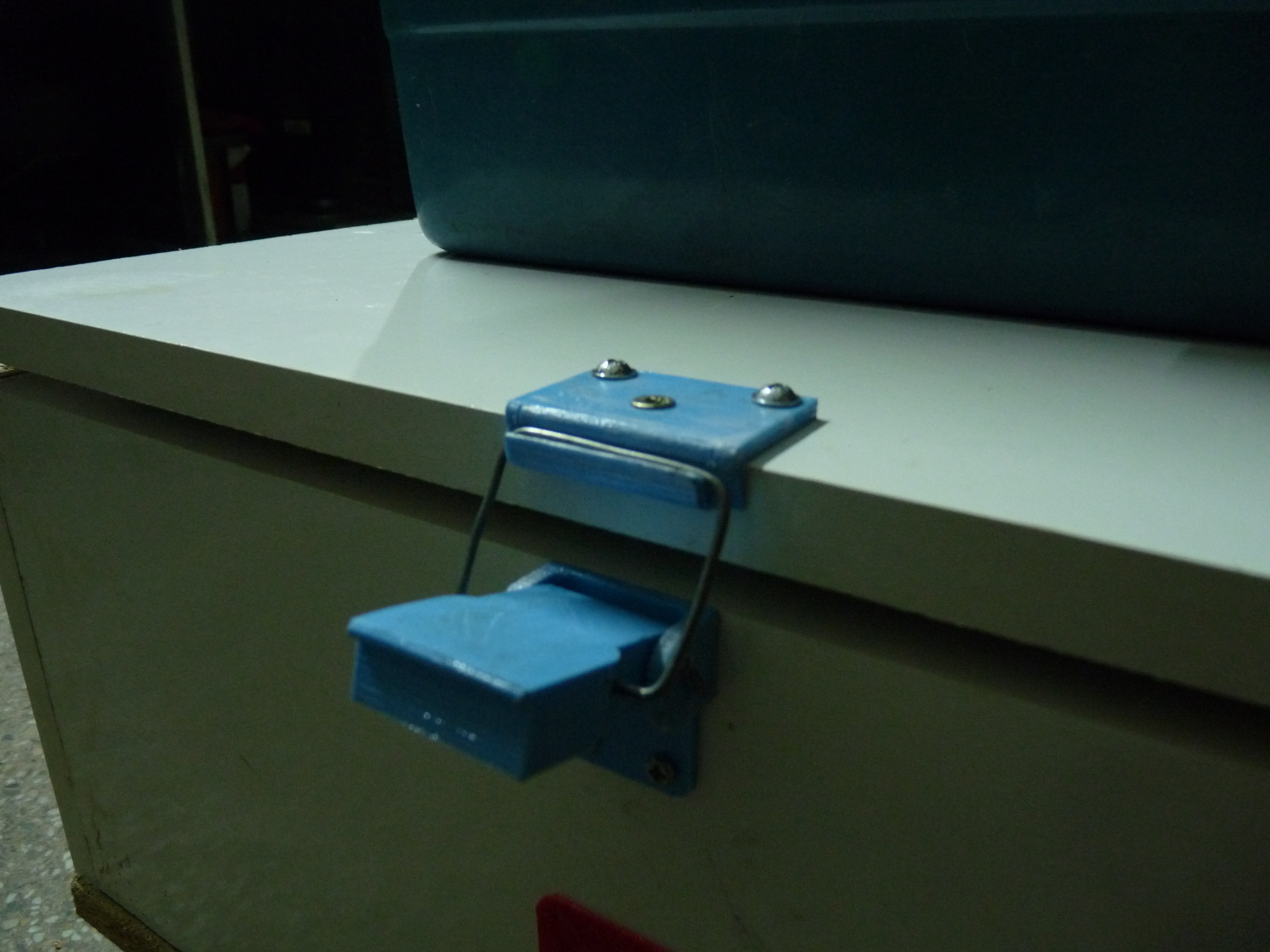 Toolbox latch