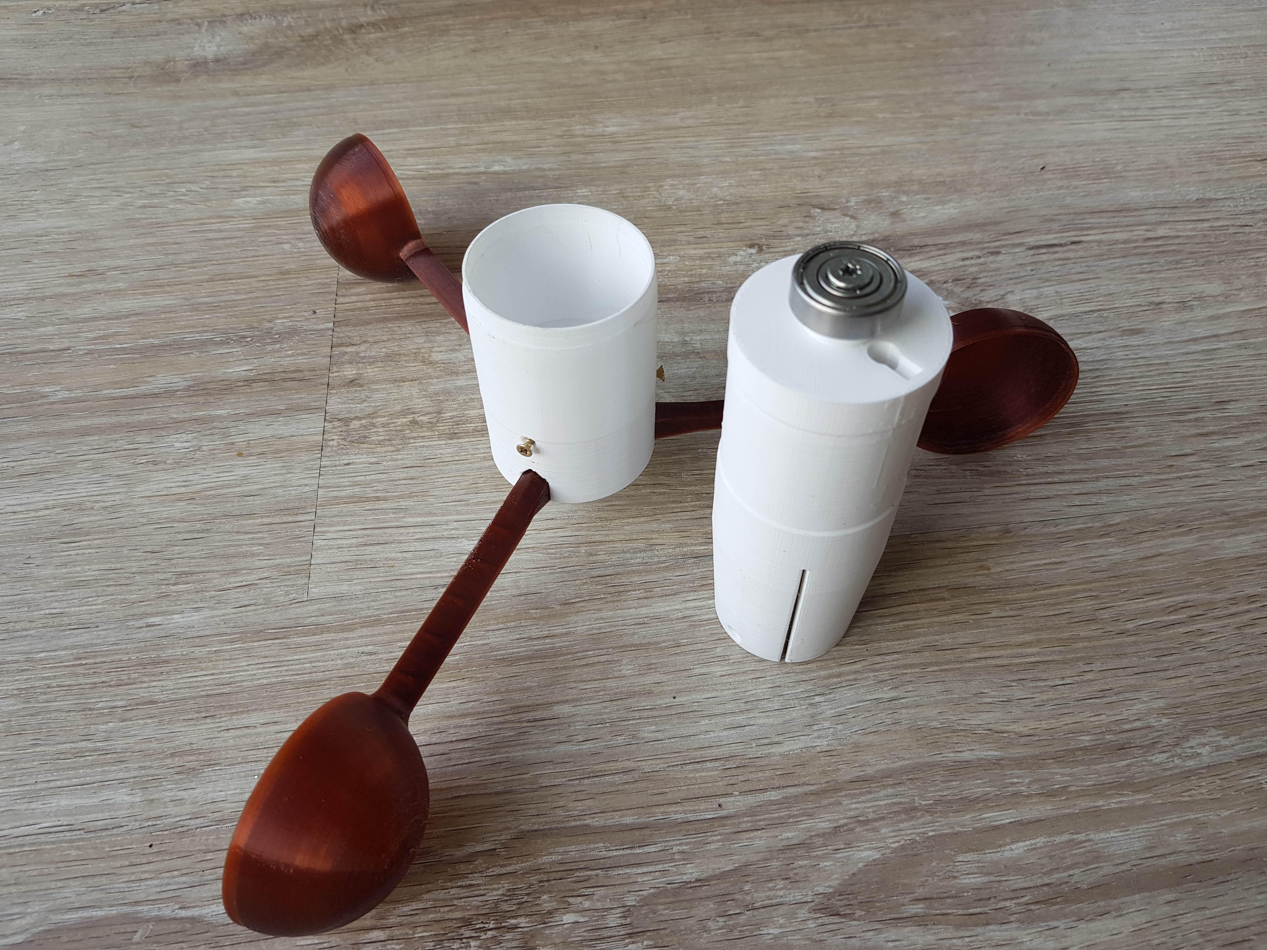 Anemometer with ceramic ball bearing and hall element, completely waterproof