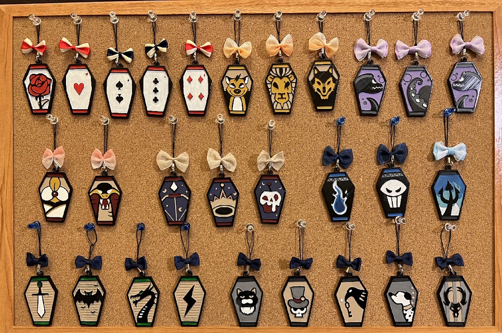 Heartslabyul Dorm Charms - Twisted Wonderland