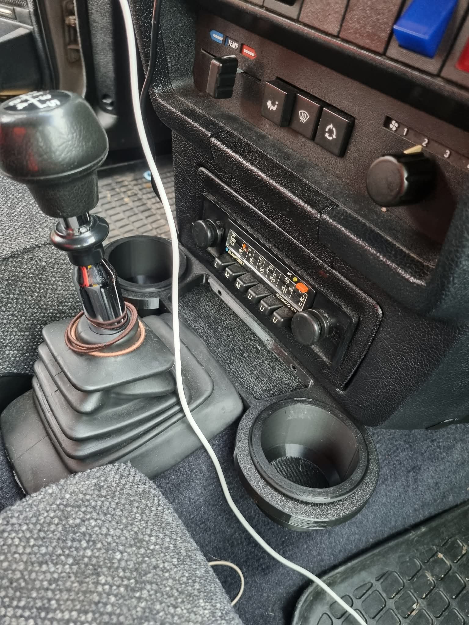 Volvo 240 Cupholder +  cup holder inserts