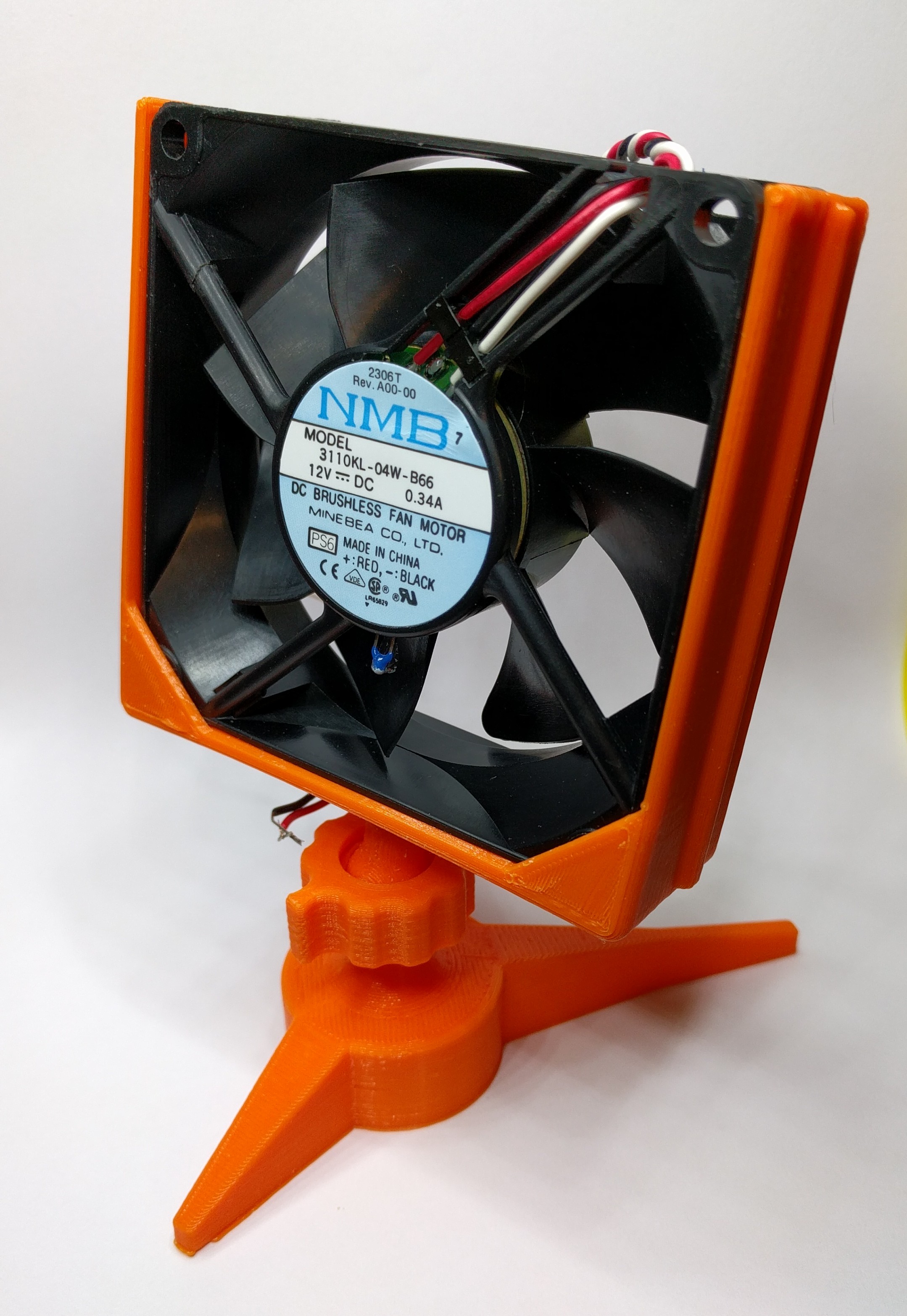 USB Desk Fan from old computer case (80mm)