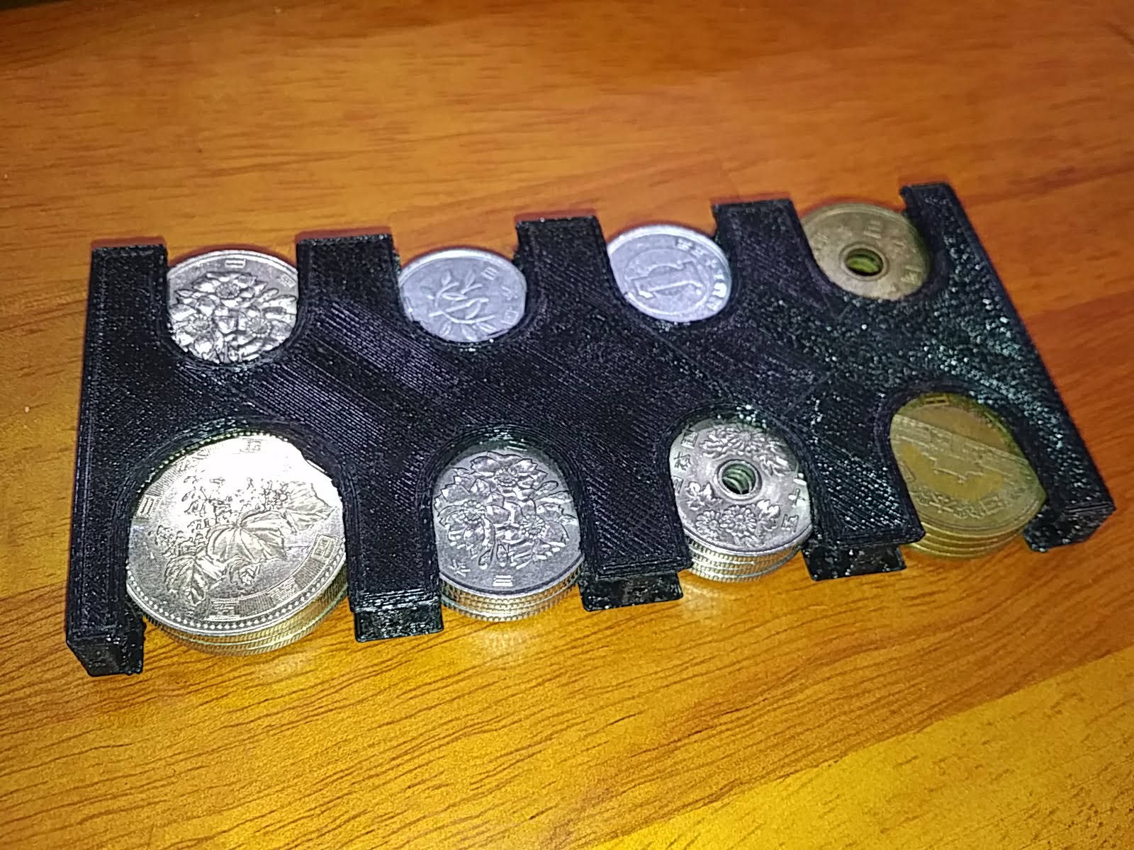 Japanese yen coin holder