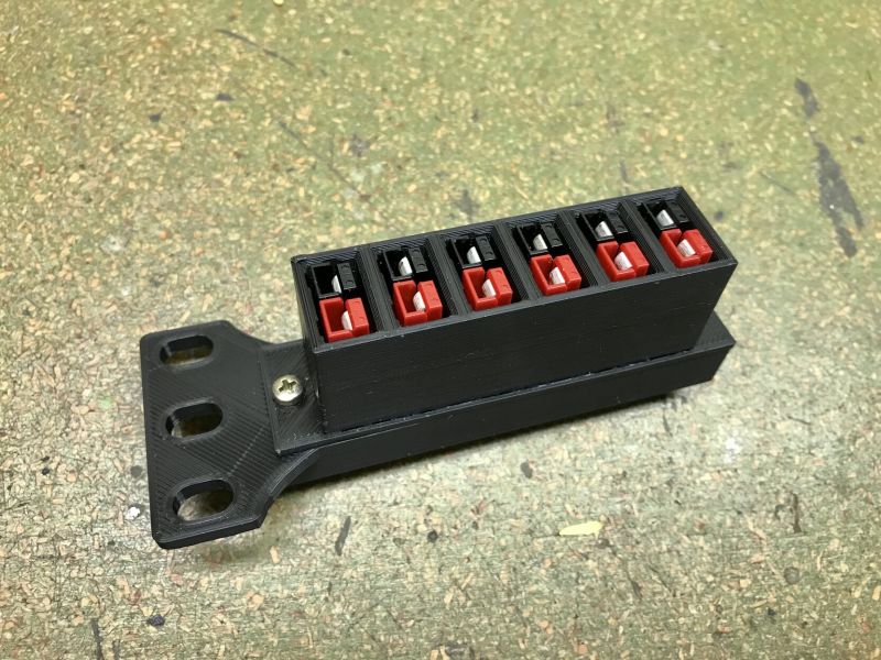 Rackmount Powerpole distribution block 6x