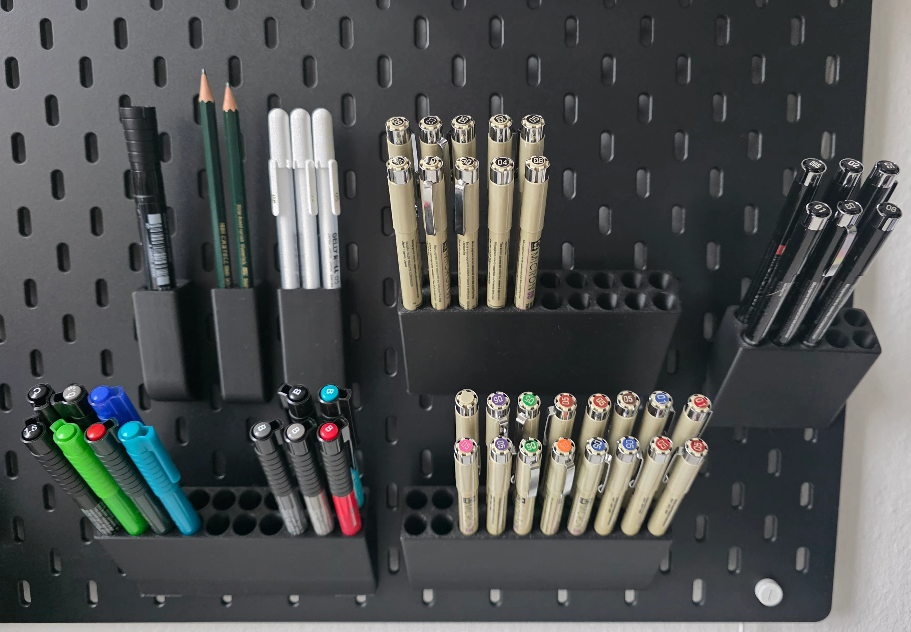 Multiple pencil and fineliner holder for SKADIS, different brands and sizes