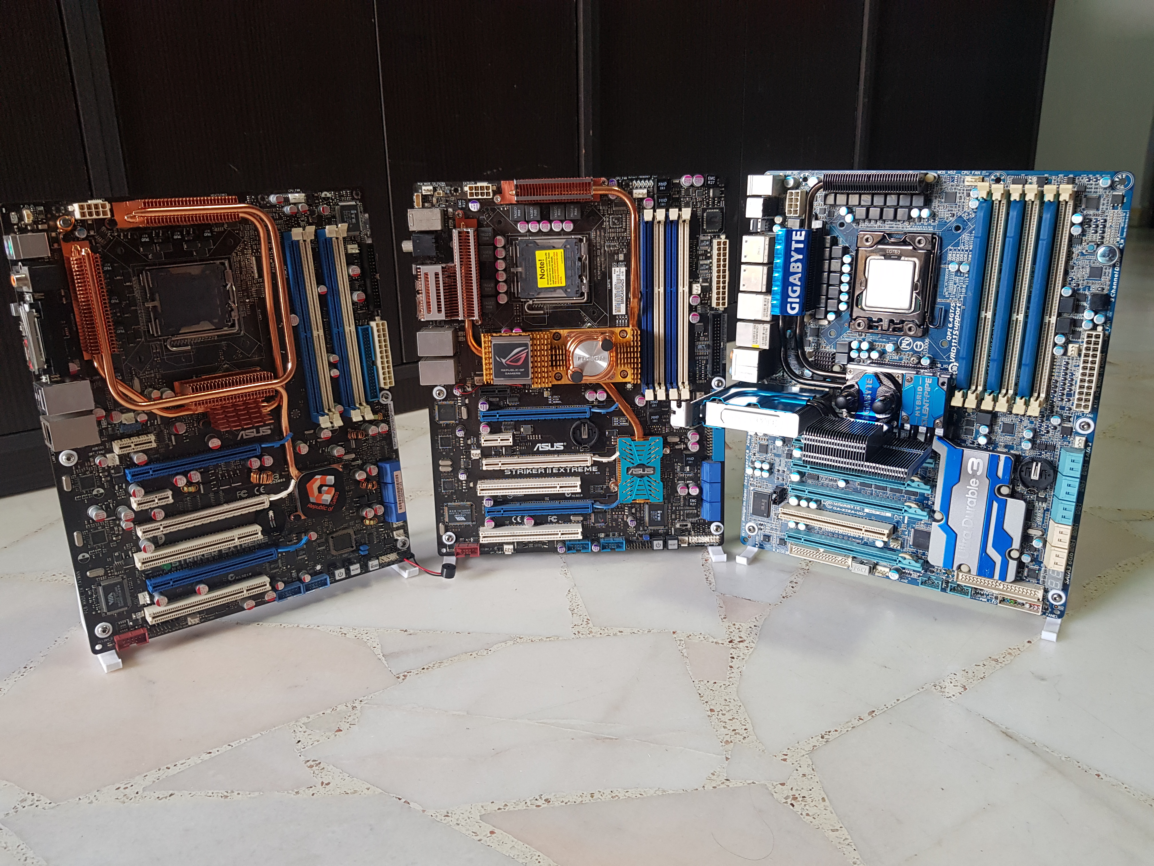 Vertical Motherboard Stand/Display
