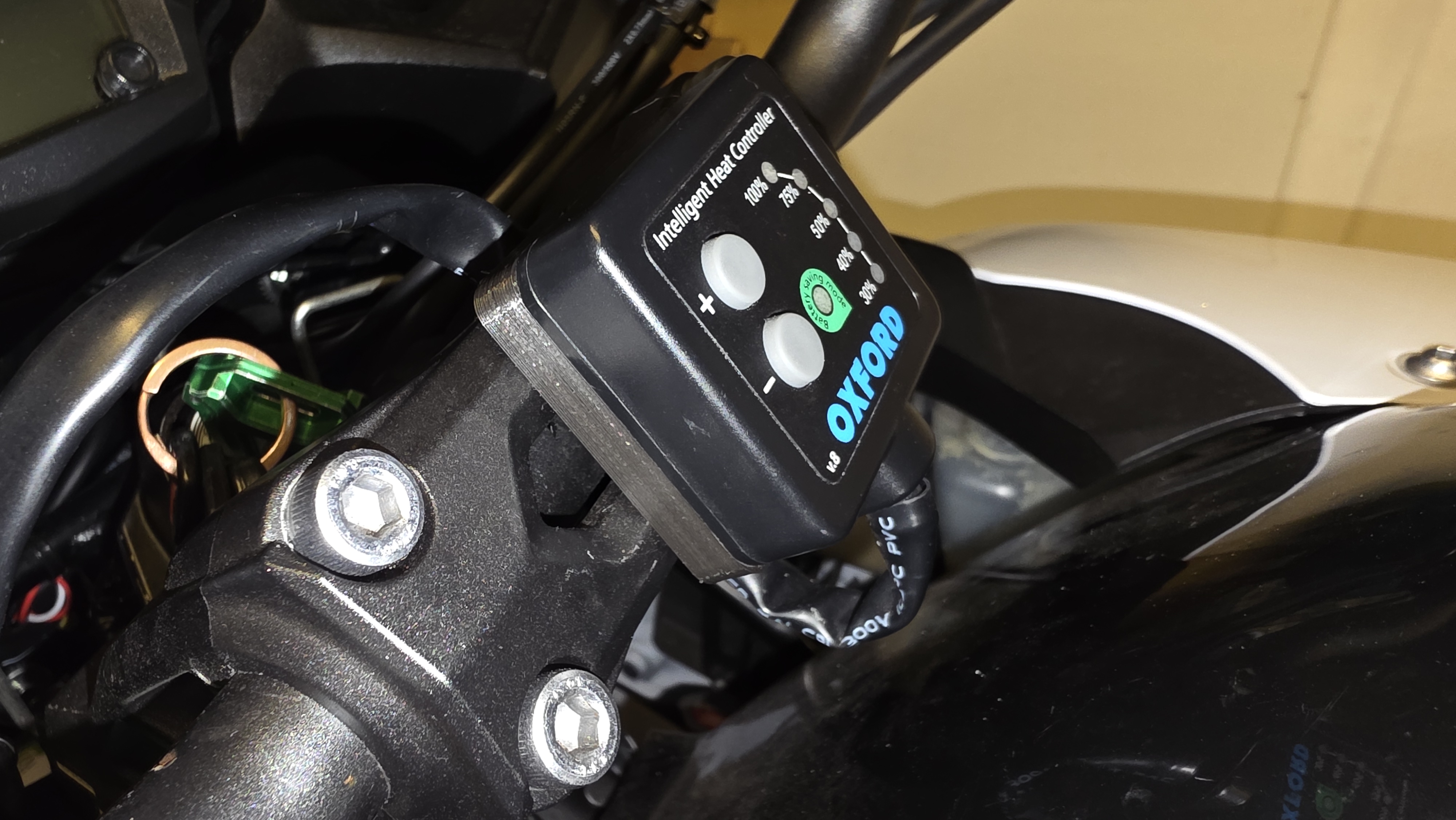 Oxford - HotGrips Premium V8 Mounting Plate.