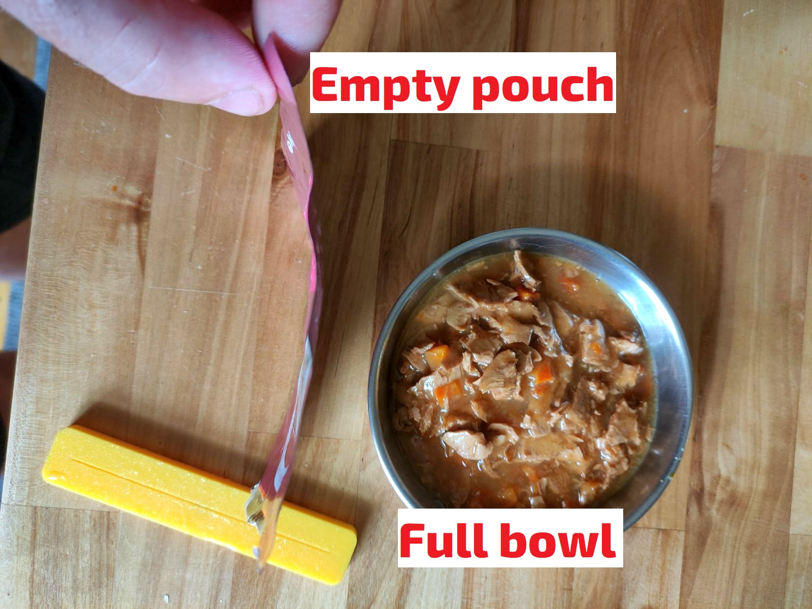 Cat / dog food saver
