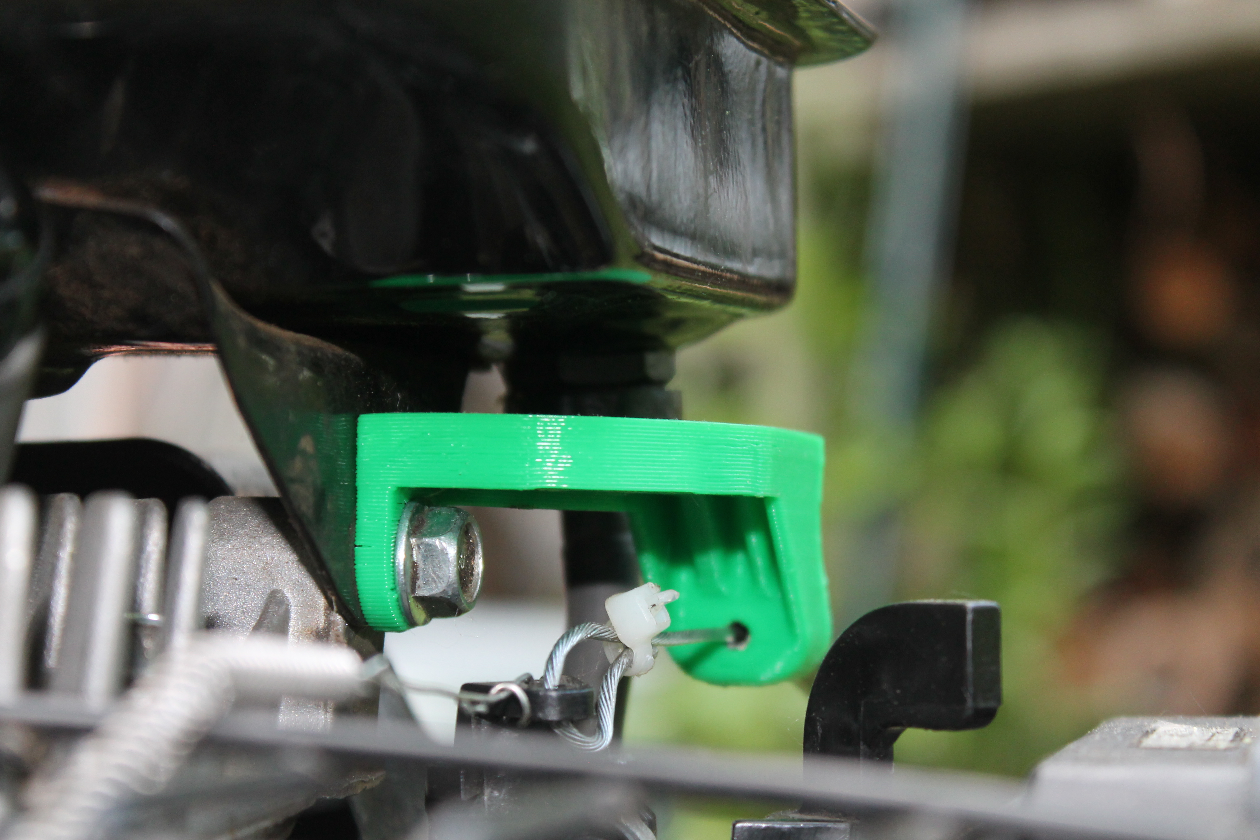 Throttle adapter for 97 cc engine