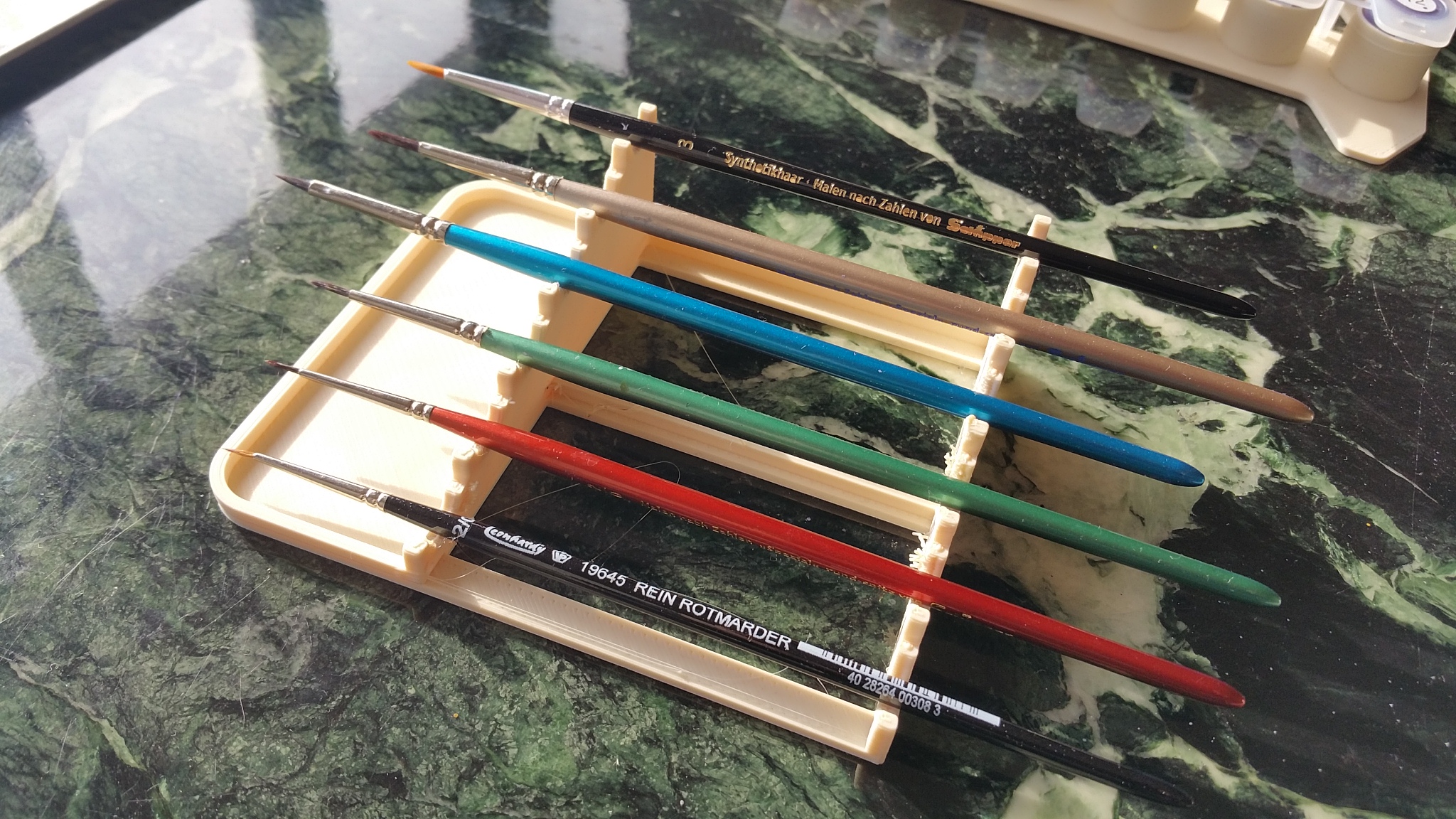 Paintbrush stand