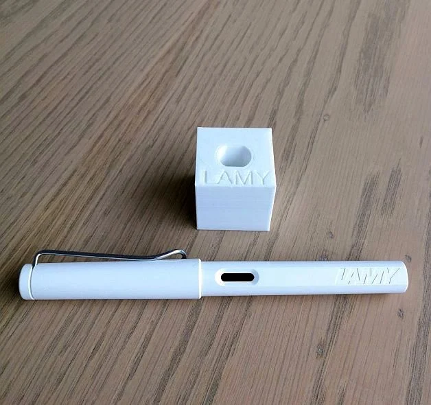 Lamy Safari fountain pen holder