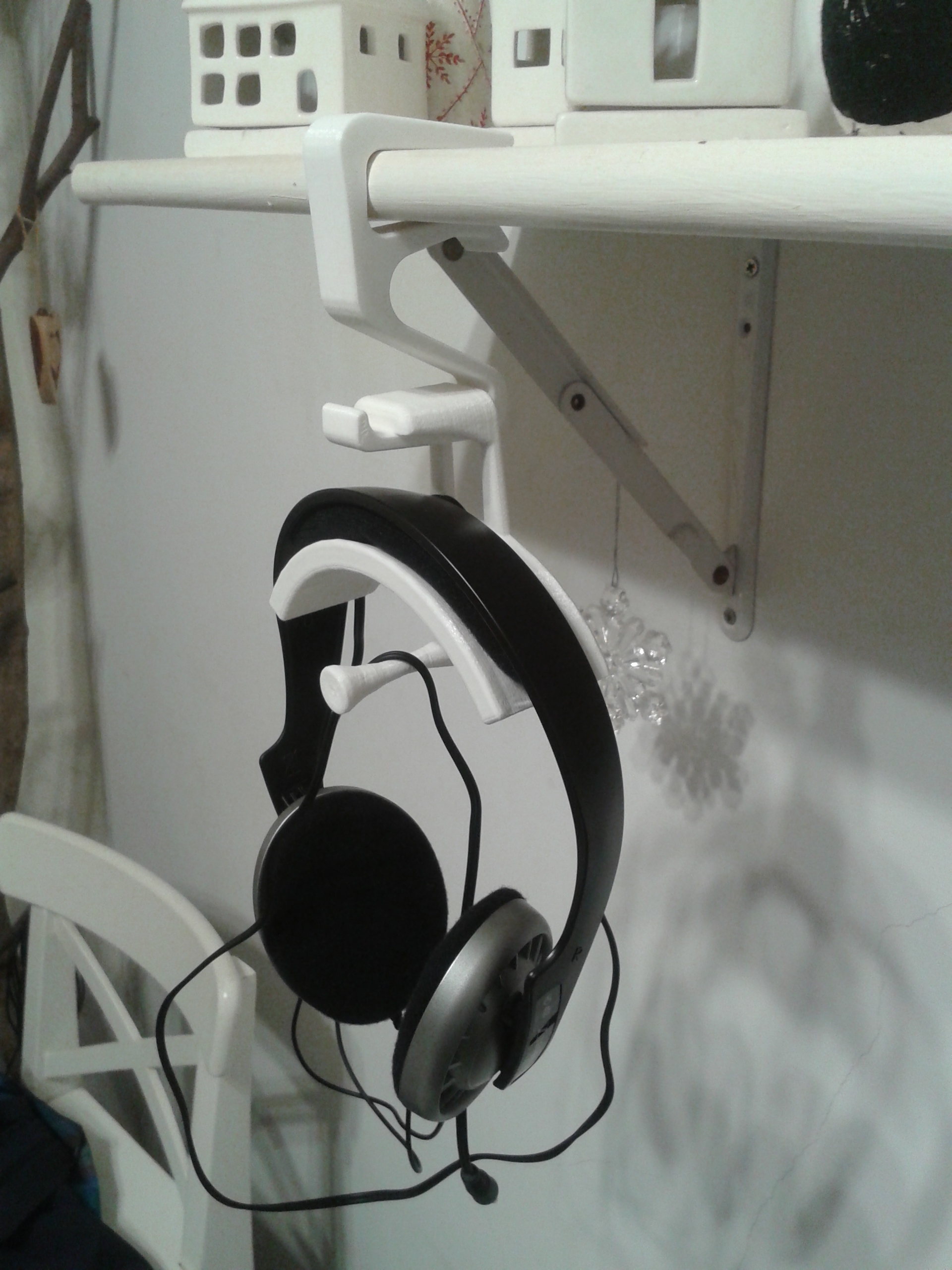 Laminates Hanger with Headphone accessory
