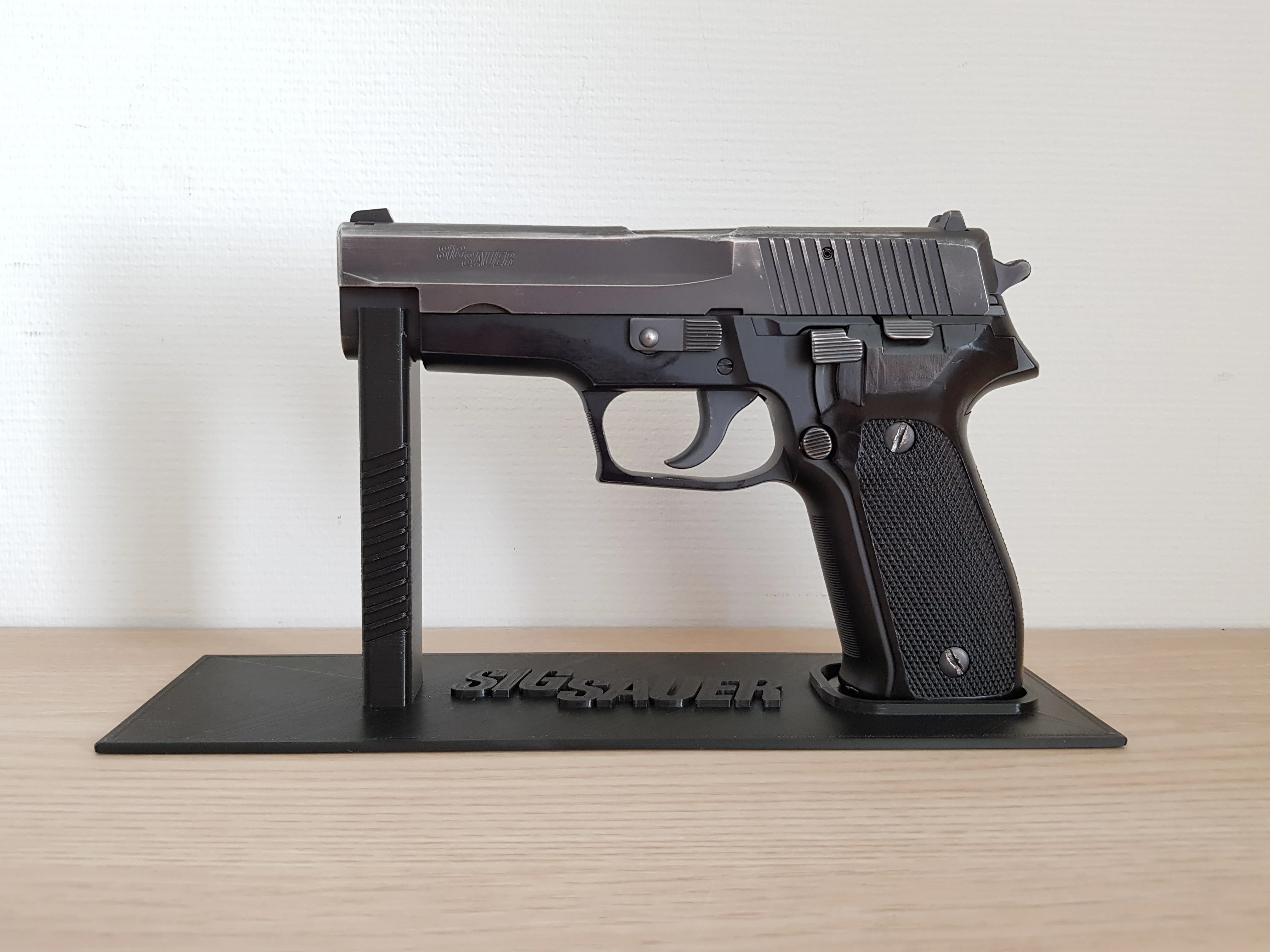 Gun stand - Sig Sauer P226