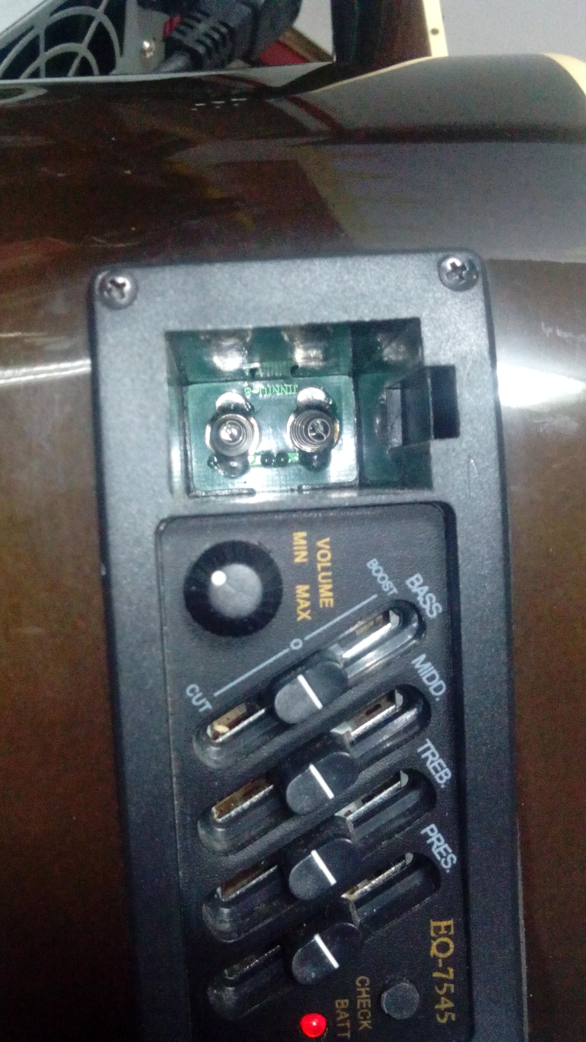 Porta batteria per chitarra
