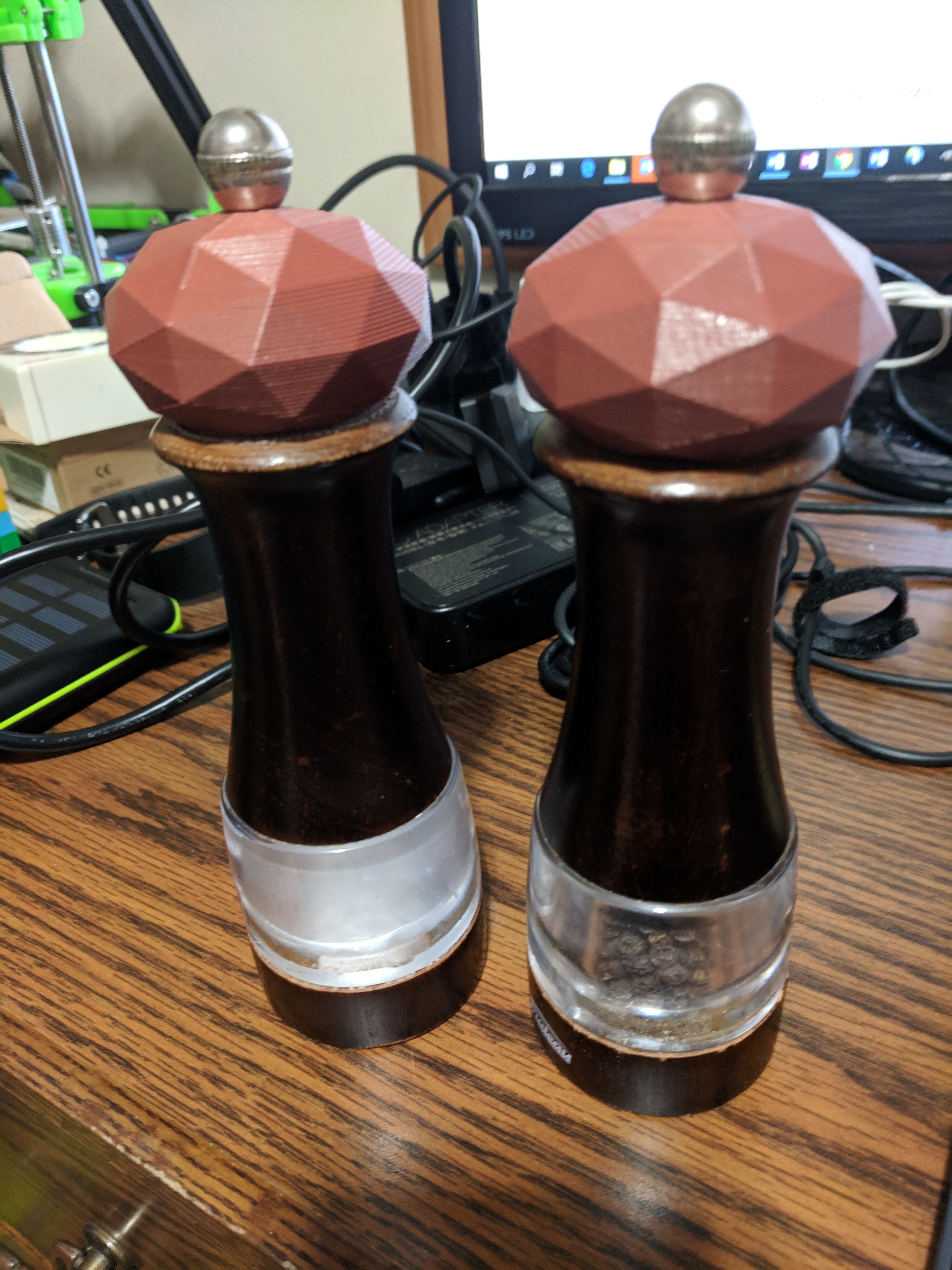 Faceted Salt and Pepper Mill Top (Trudeau Dalia)