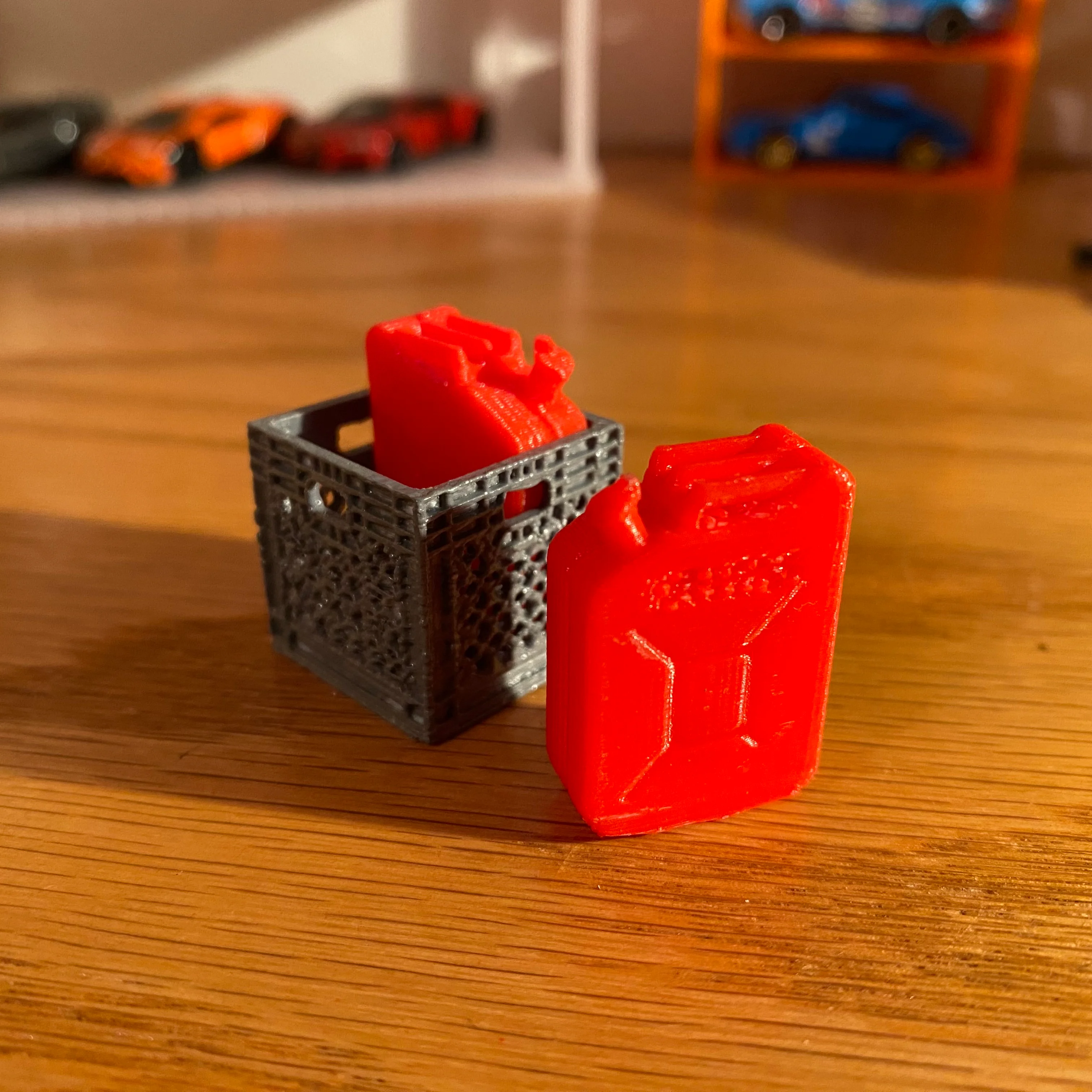 TRX4m jerrycans and transport crate