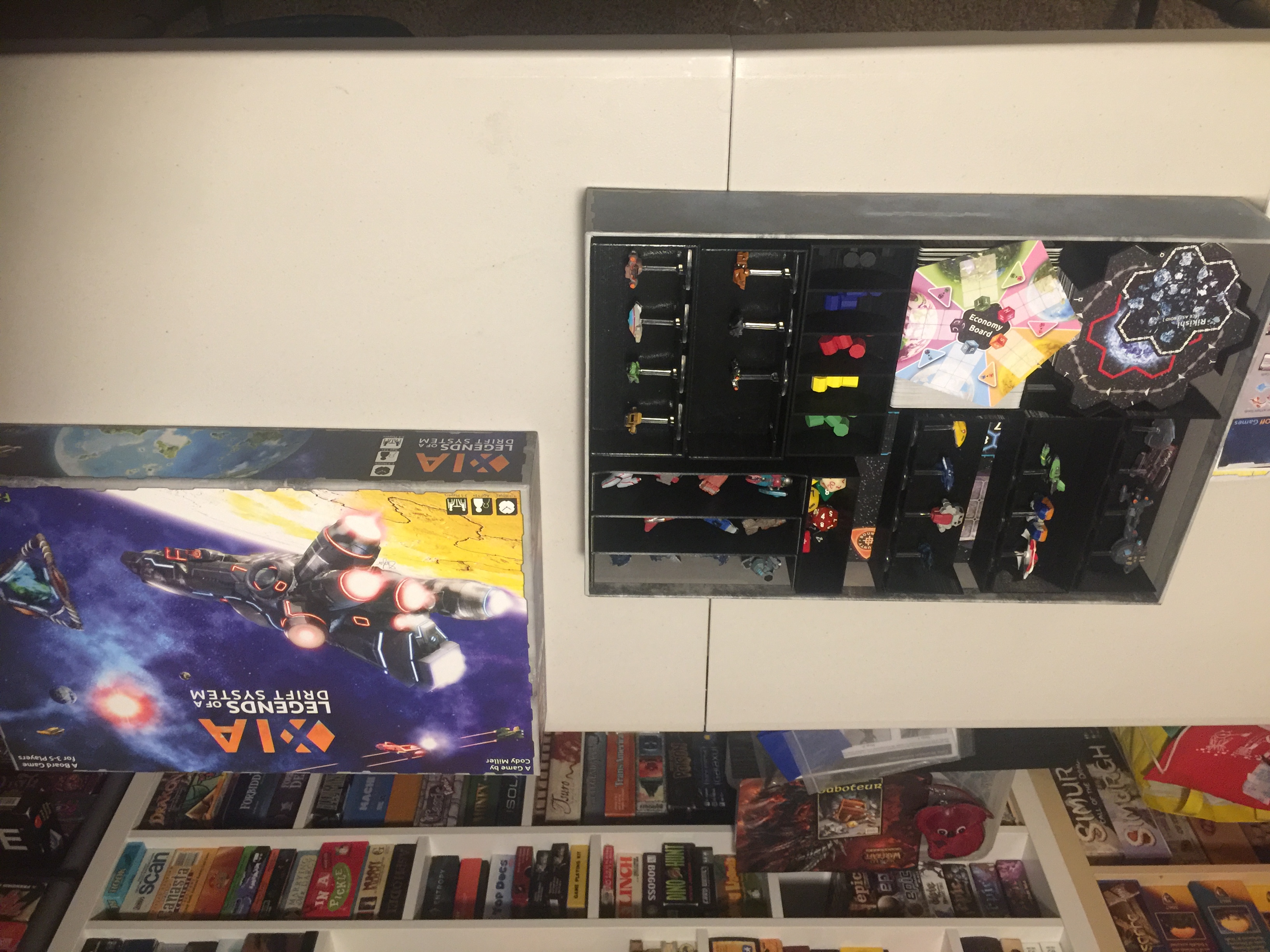 Xia w/ expansion storage solution