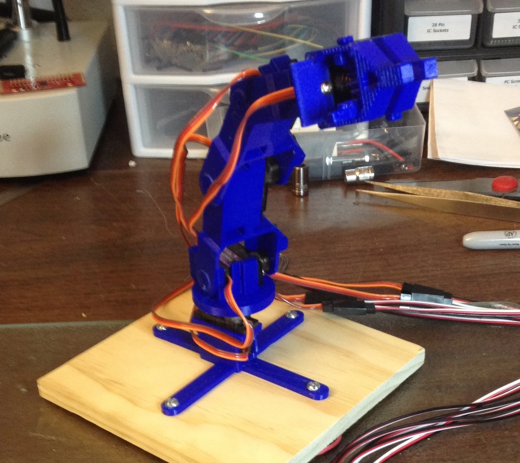 OpenScad Micro Servo Robot Arm Remix using MG90 Servo's