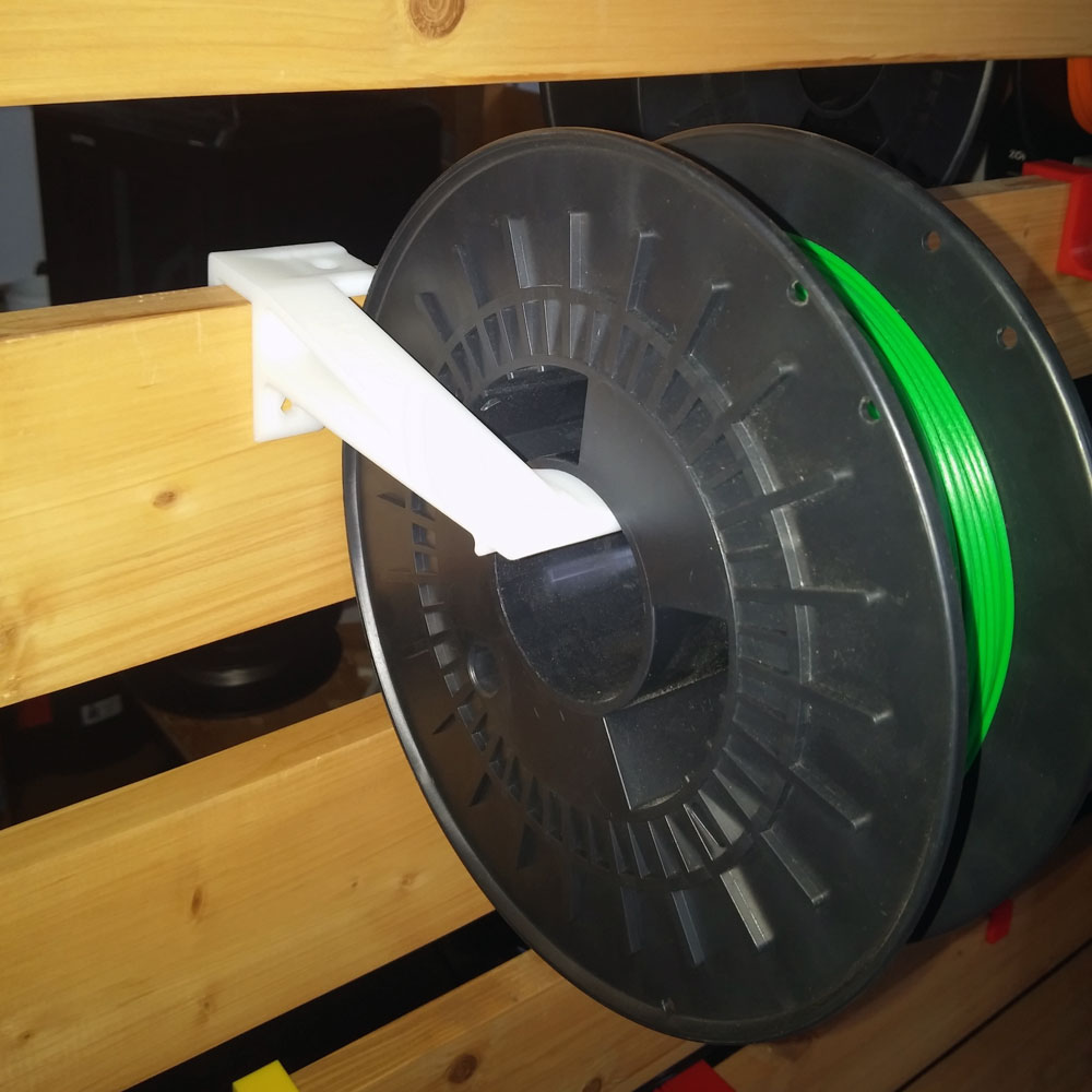 horizontal spool holder for wooden board