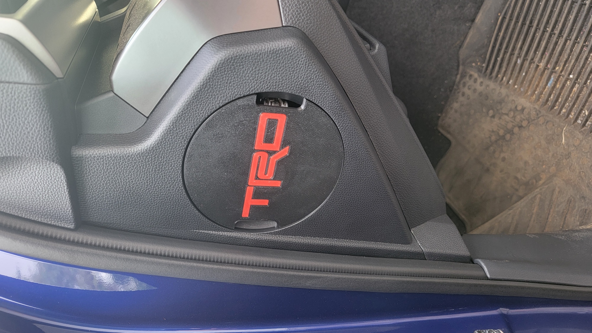 4th Gen Tacoma/6th Gen 4Runner Dash side cubby lid with Leatherman holder