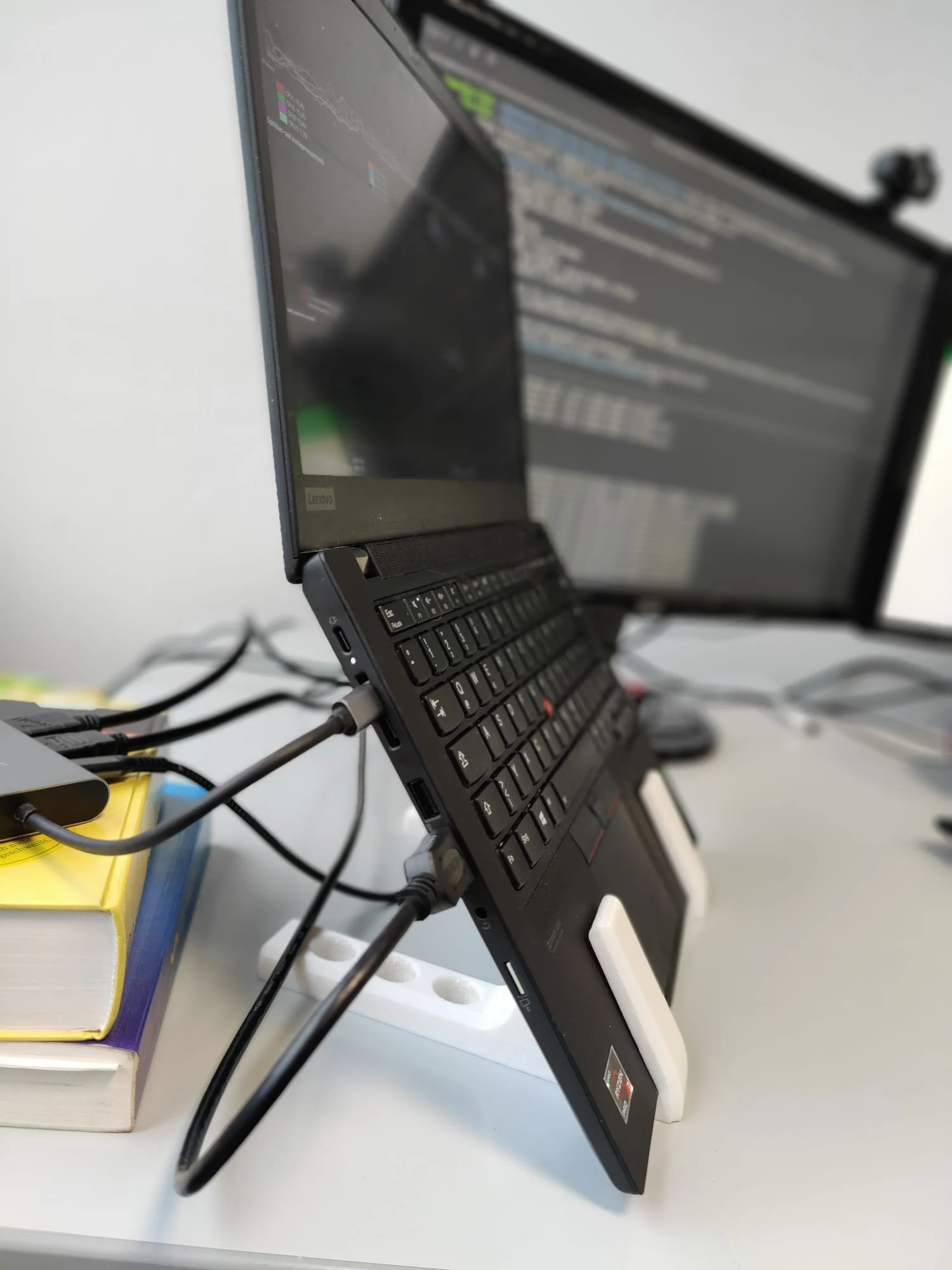 Laptop stand for 15mm thick Laptops (e.g.  Lenovo T14, T490, T495)