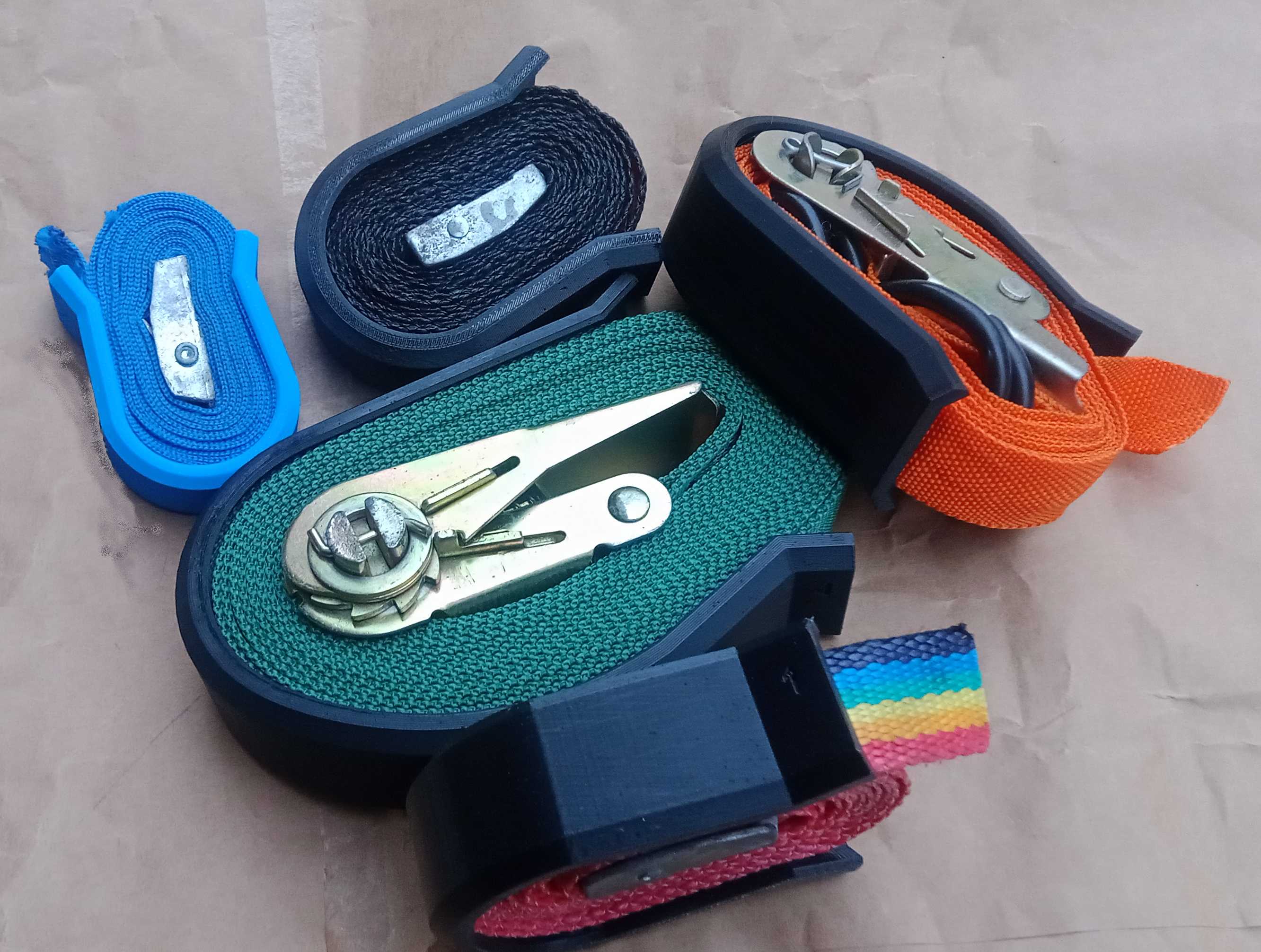 Cargo strap clip; Pince range sangle
