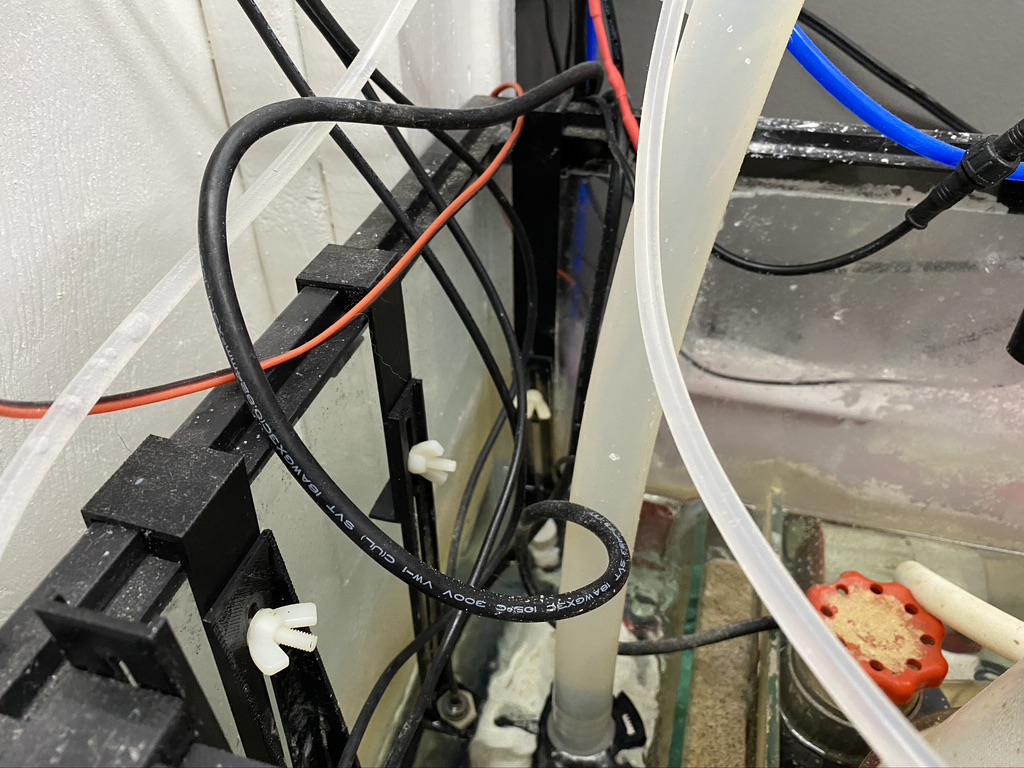 Aquarium mounting brackets
