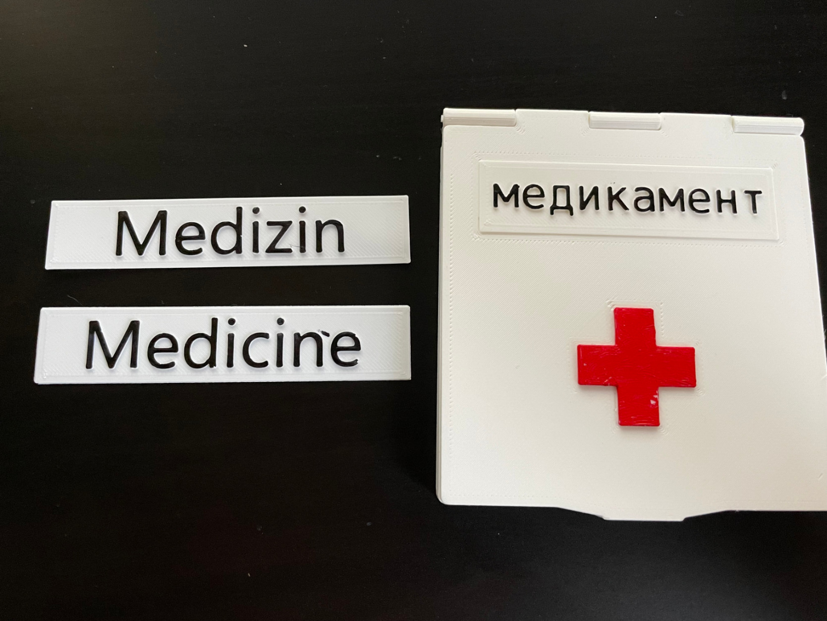 Medikit small 100x100x12mm
