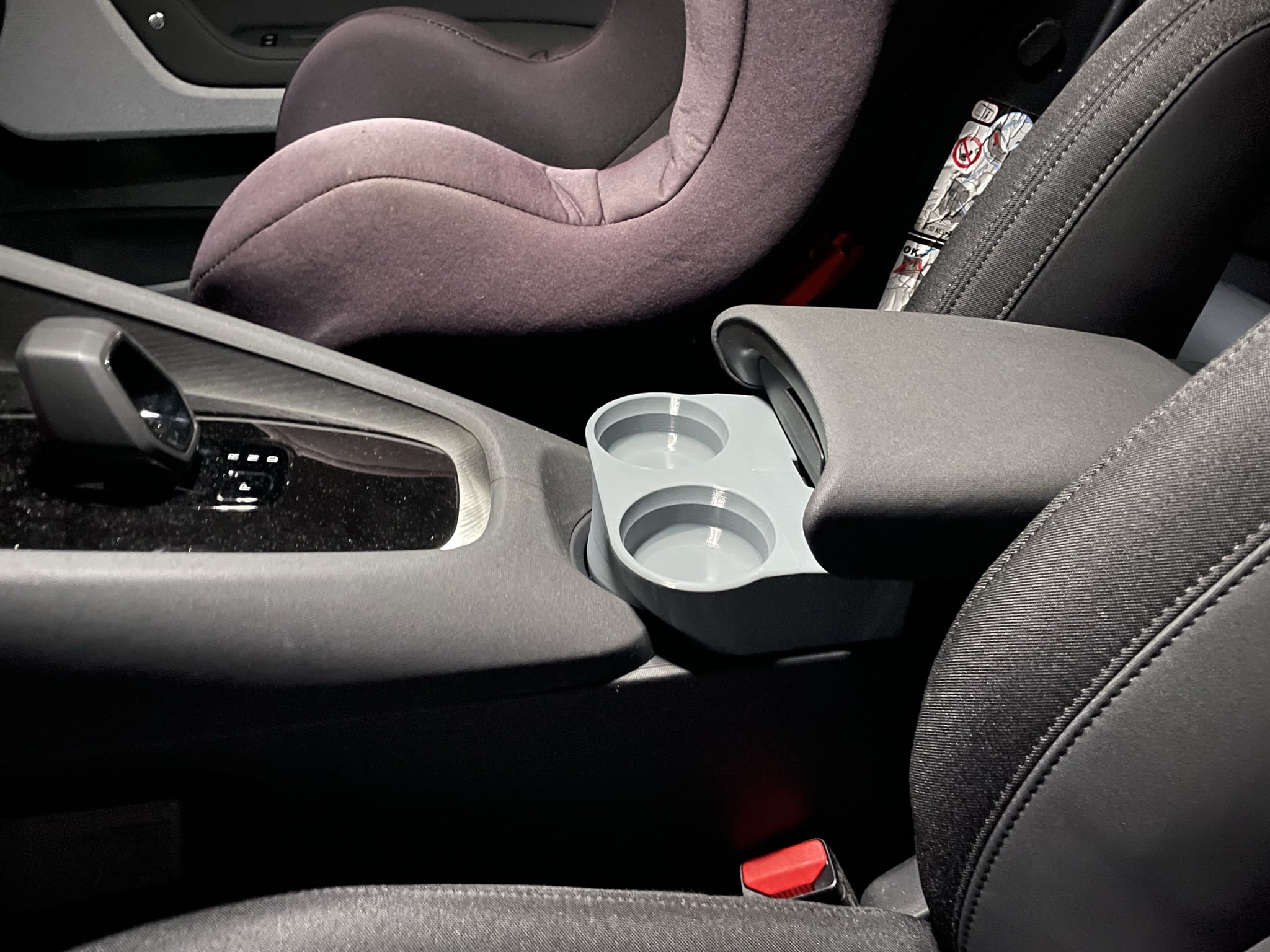 Polestar 2 Cupholder and Armrest