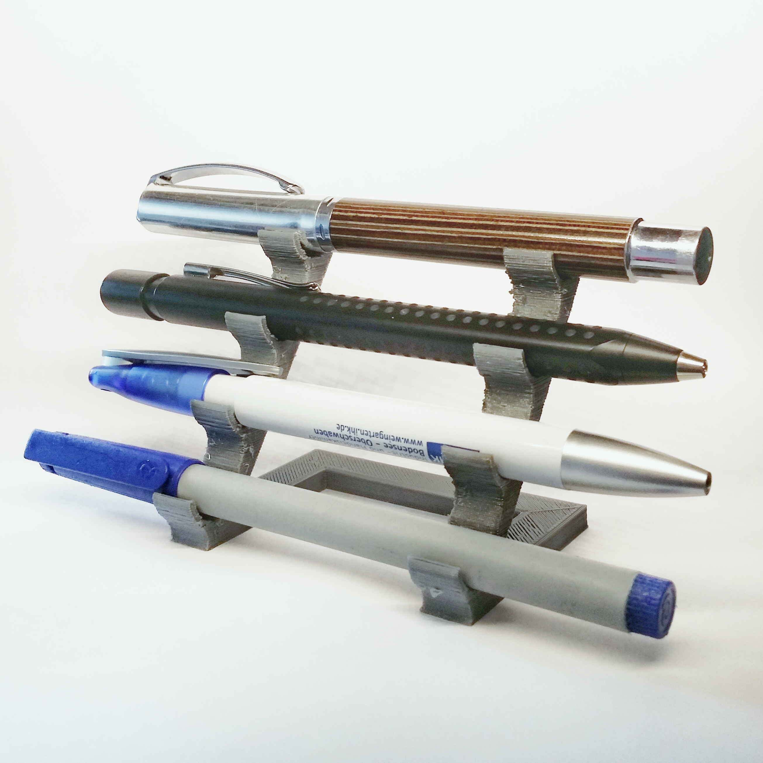 "Pen butler" - beautiful pen holder