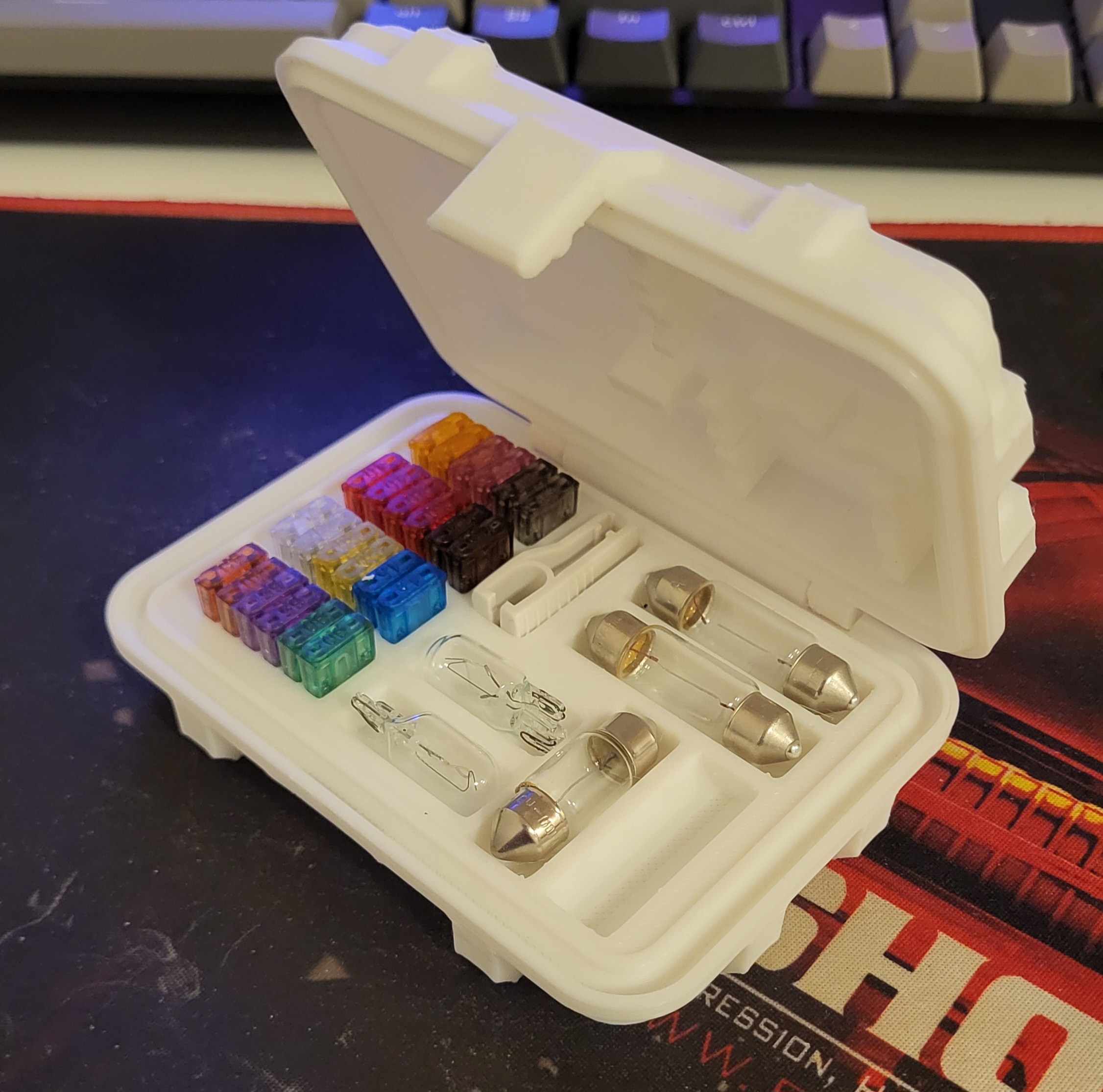 Car fuses and lamps organizer