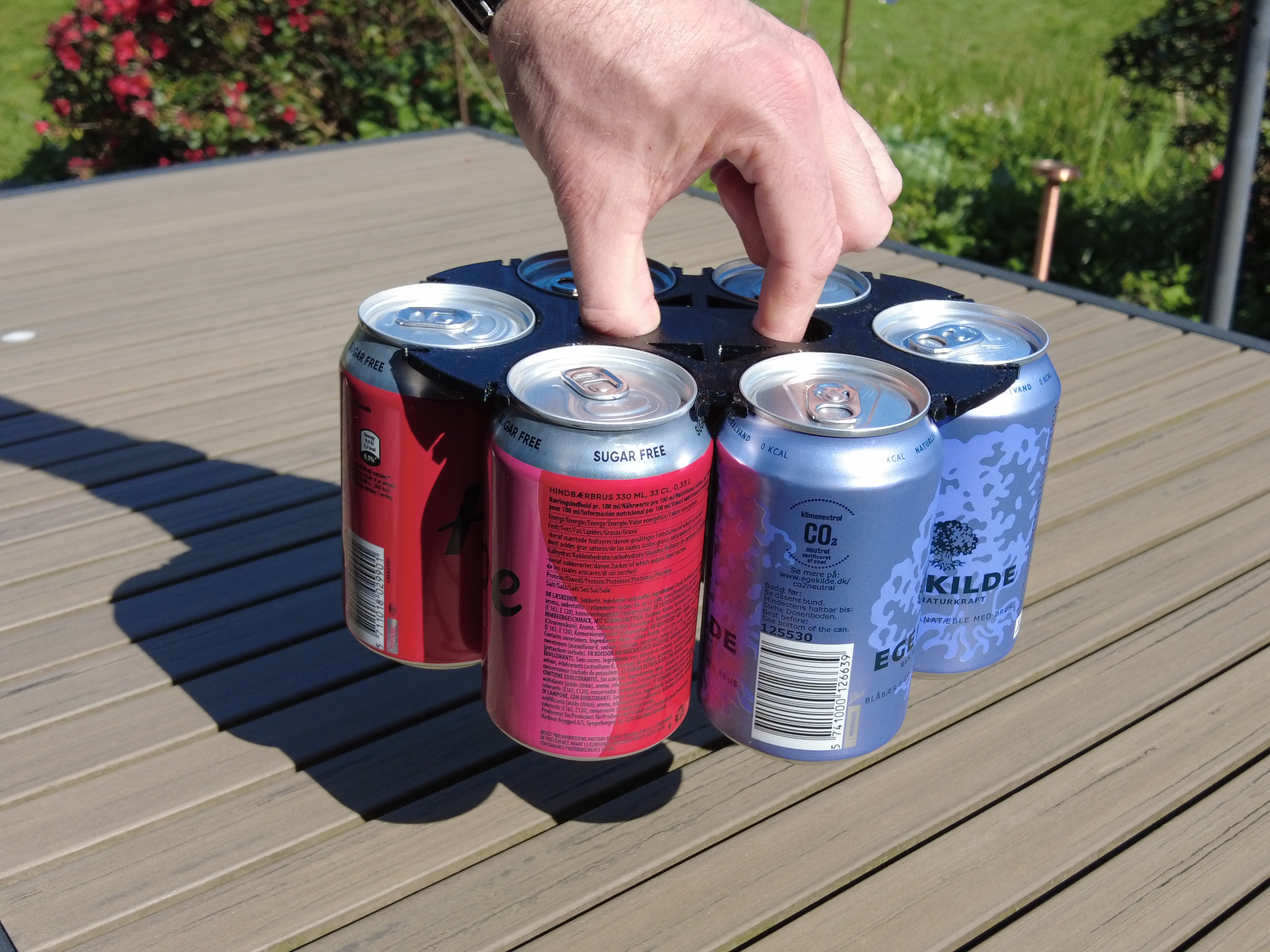 Can holder for 4, 6 or 12 cans. No support is needed.
