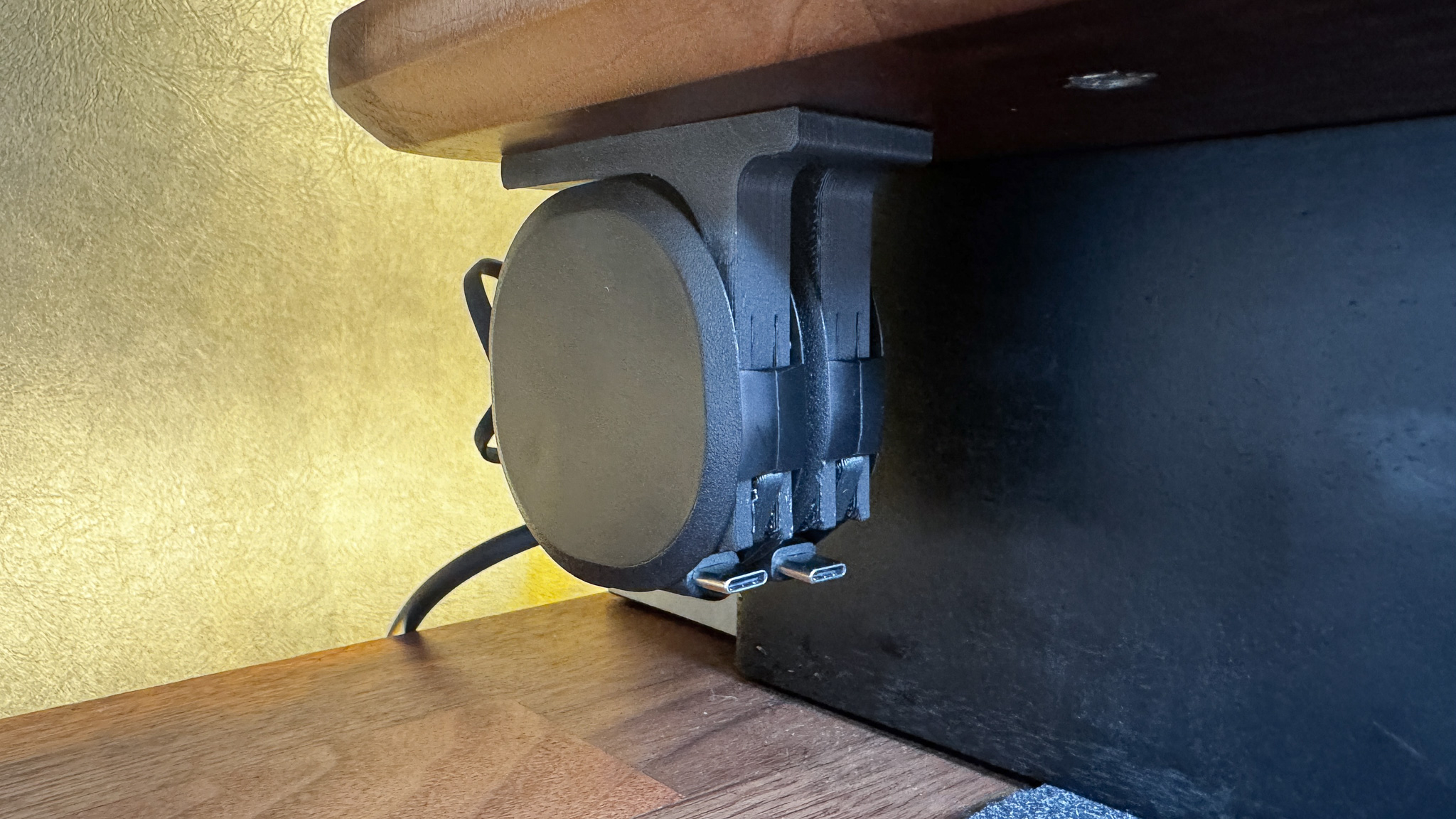 WorldGadgets DeskShelf katamakiHolder