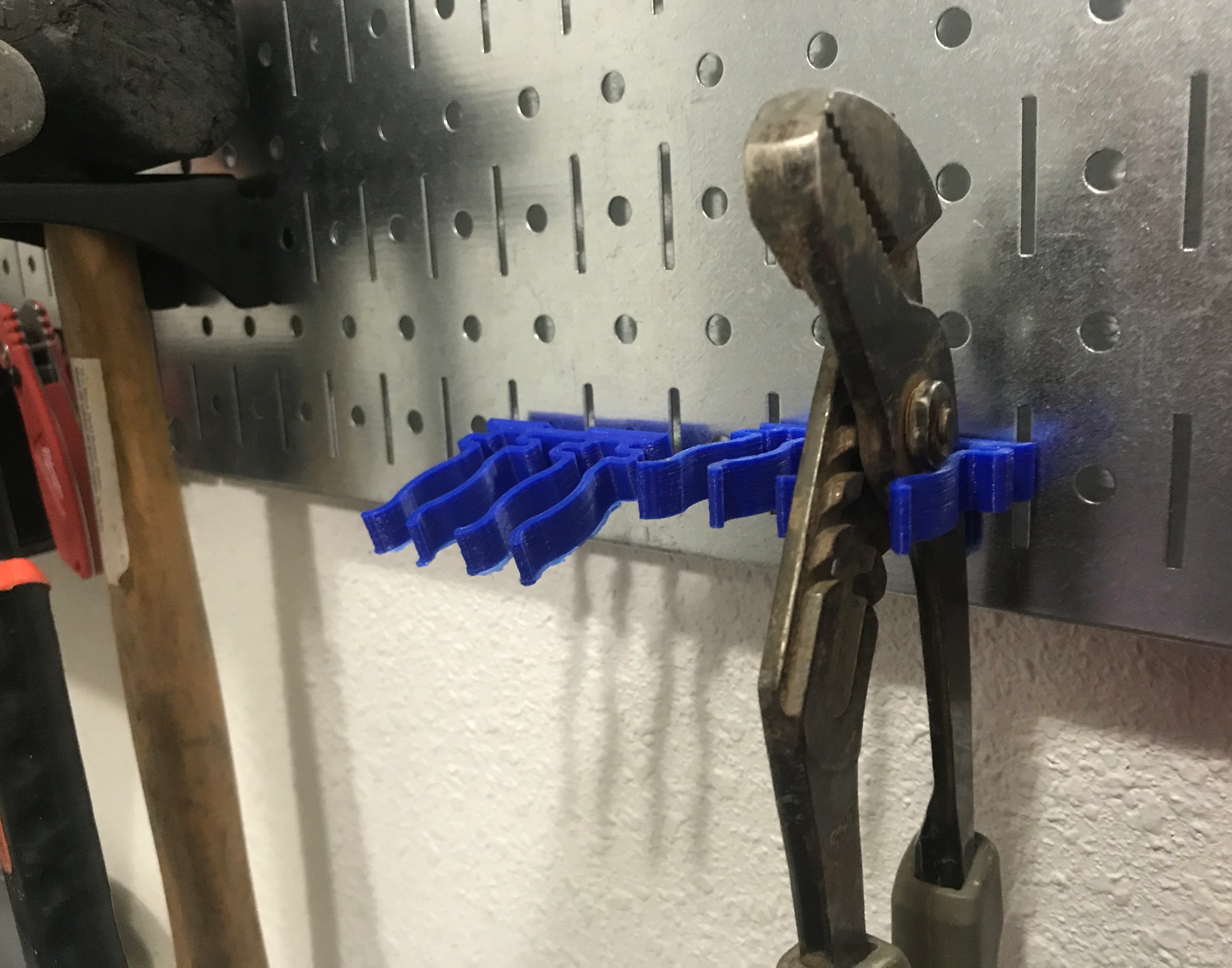 locking clip for wallcontrol steel pegboard