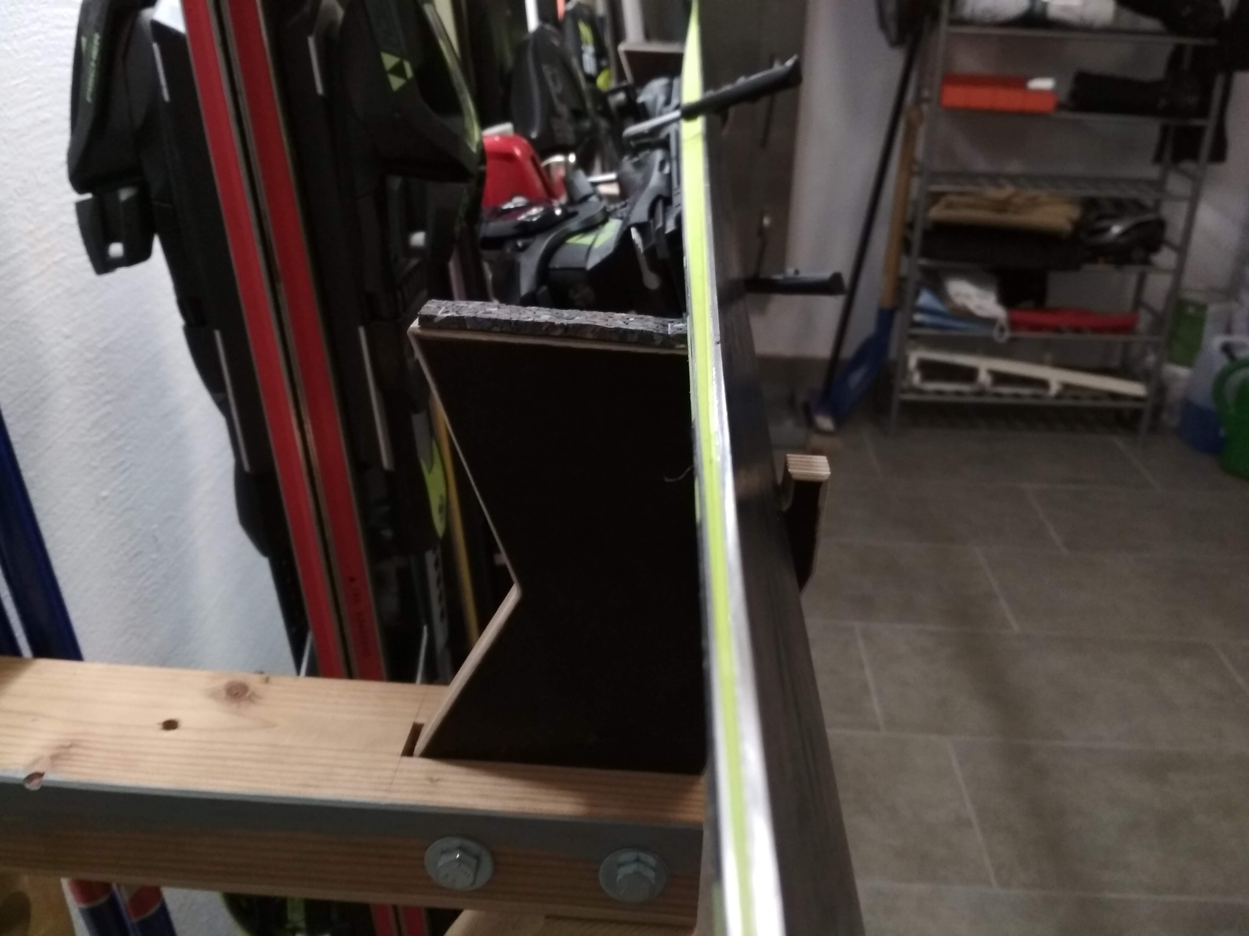 Ski vice tool (Ski preperation)