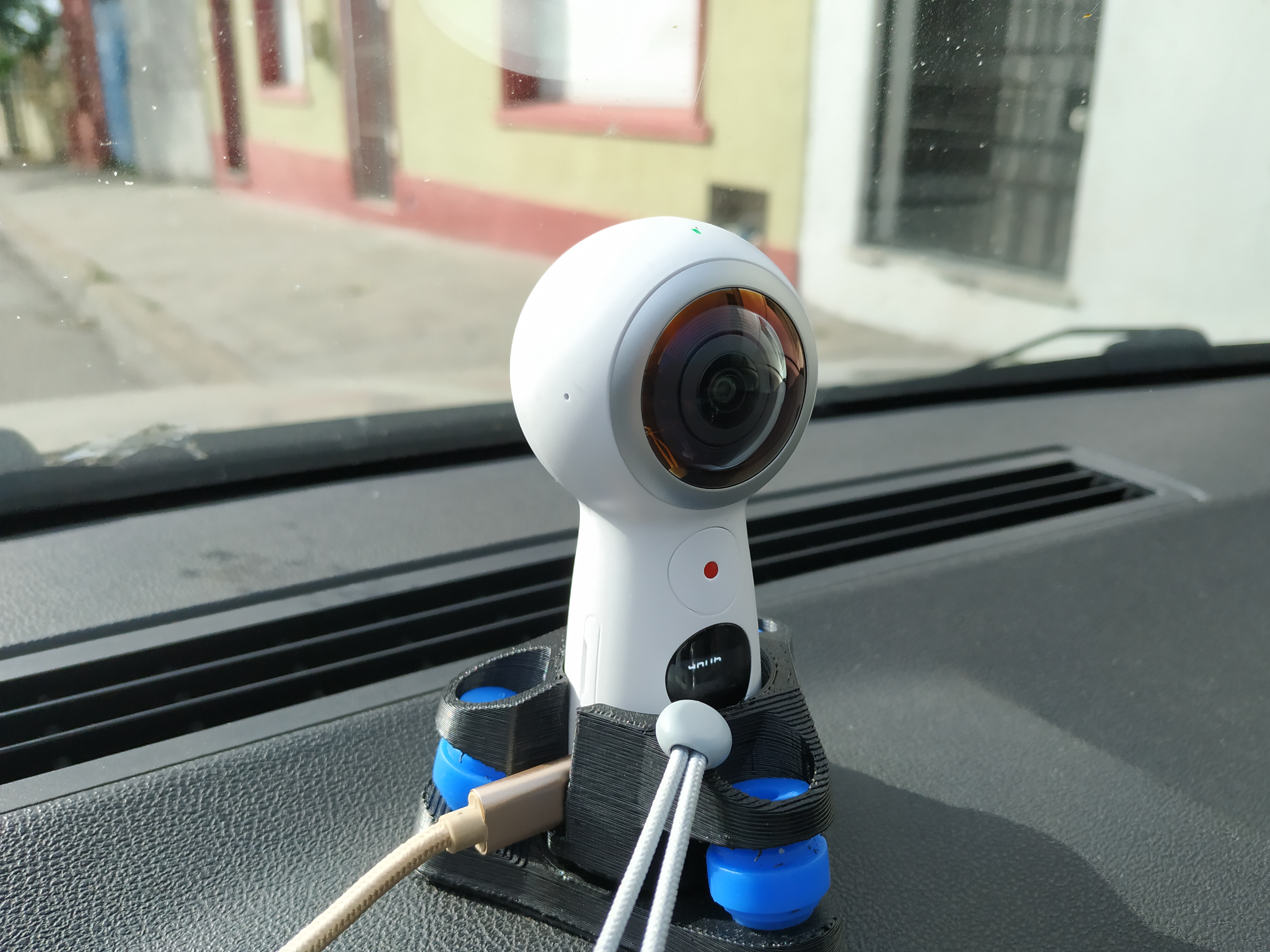 Samsung 360 (2017) dash cam vibration dampened