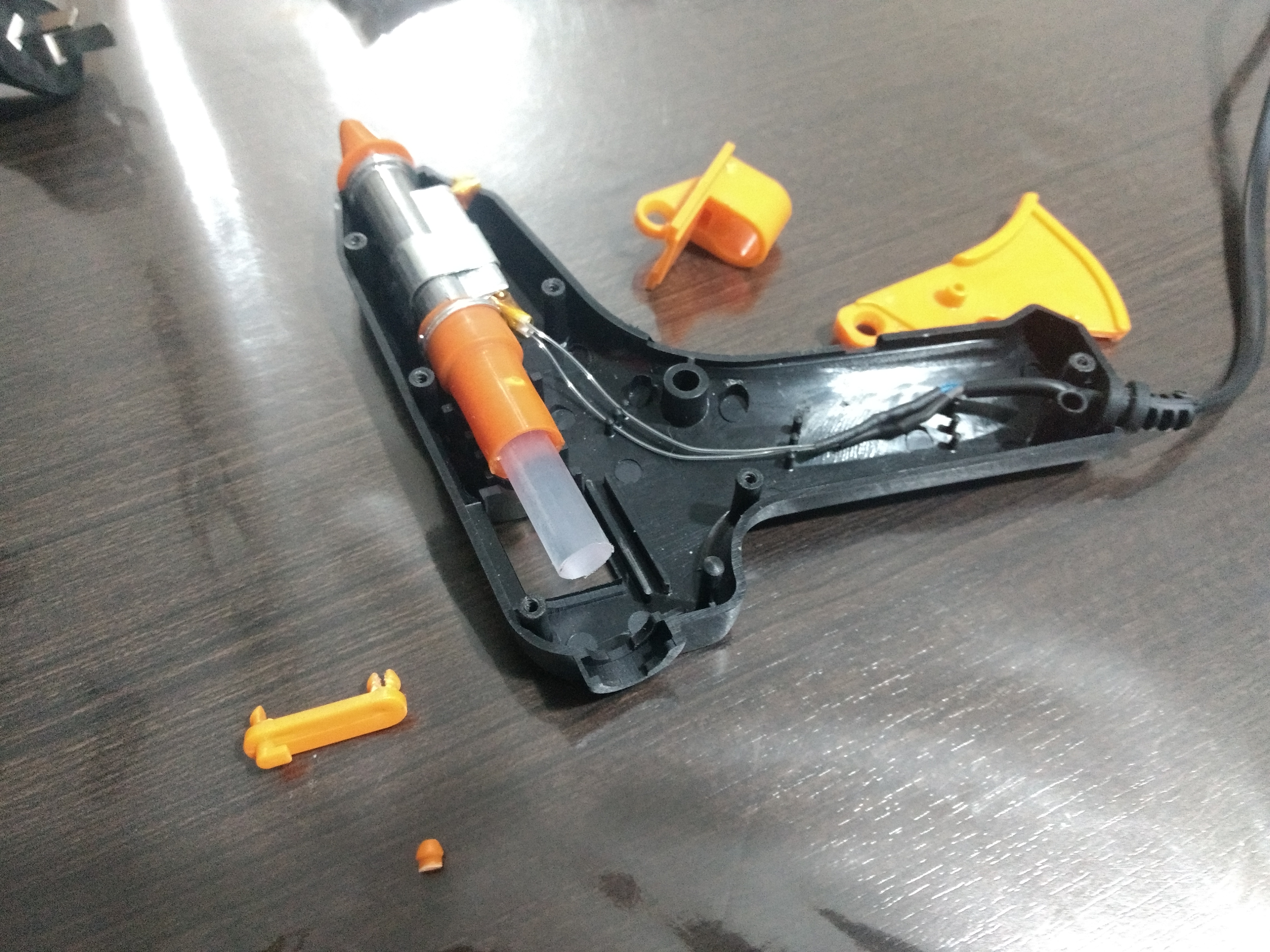 Articulacion Pistola de Pegamento (Glue Gun Trigger Hinge)