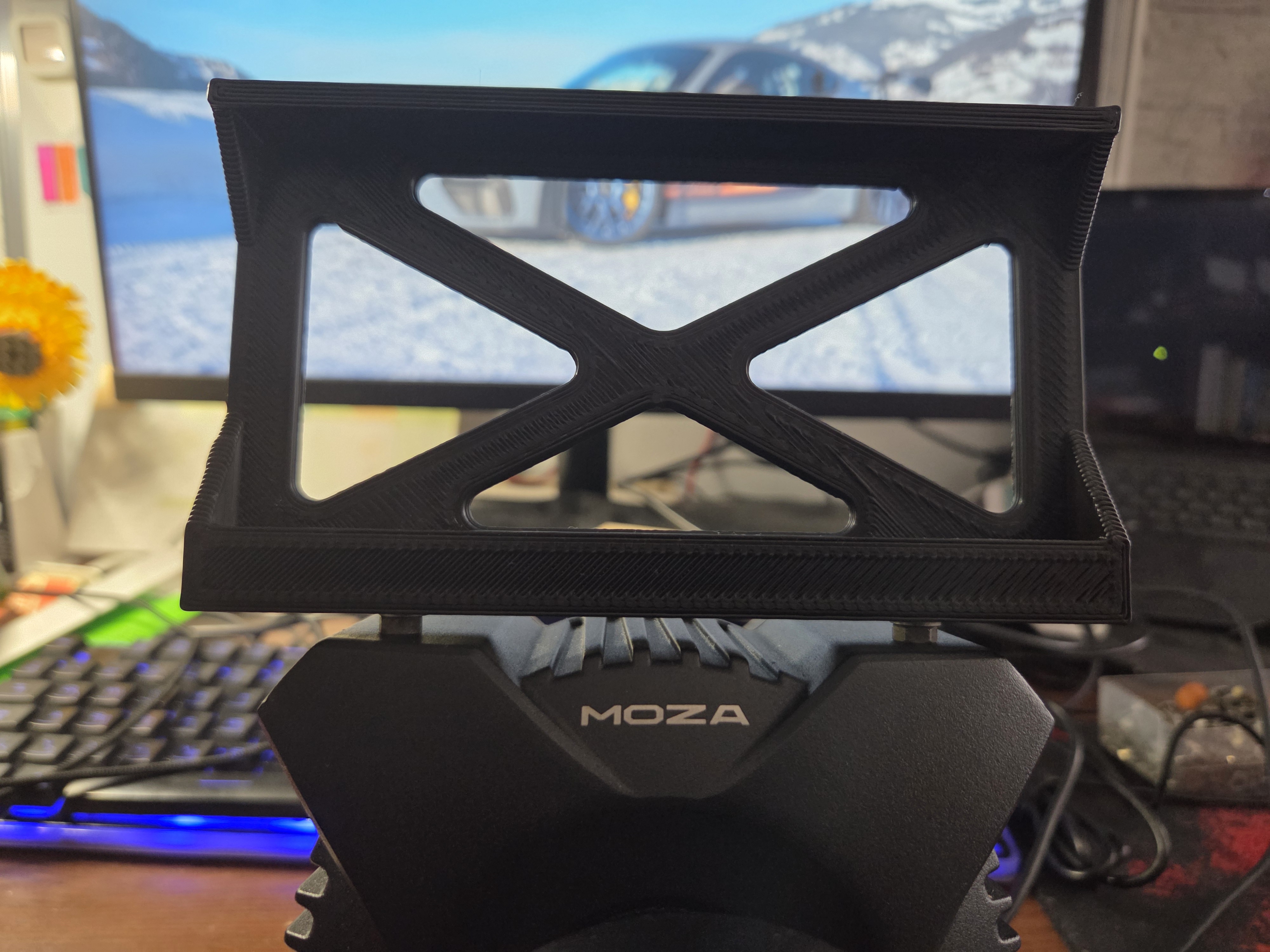 Moza r3 phone holder for dashboard (samsung s25 with a case)