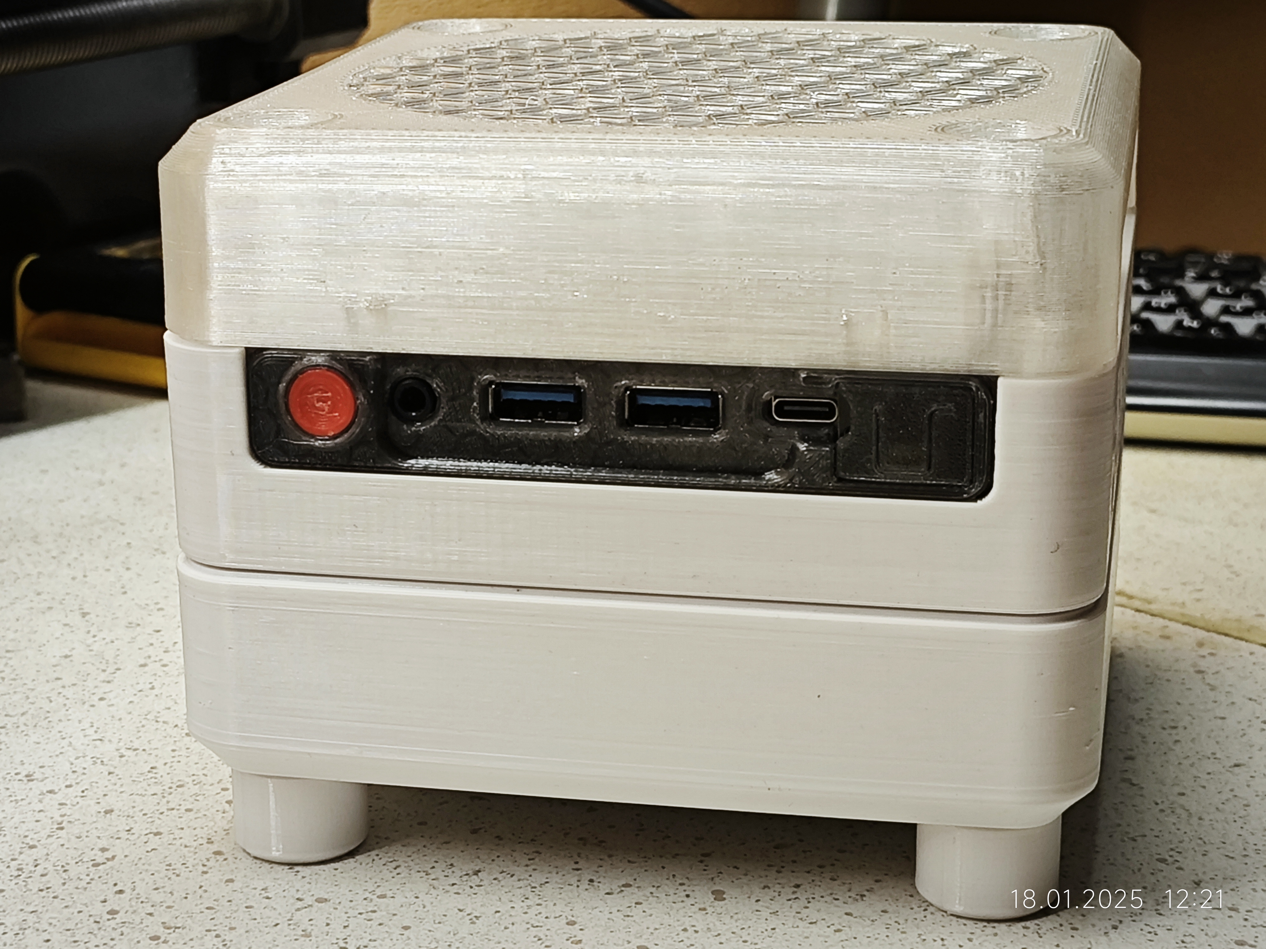 Mini PC case tian bei Aoo Star GOD with 120mm back cooler.