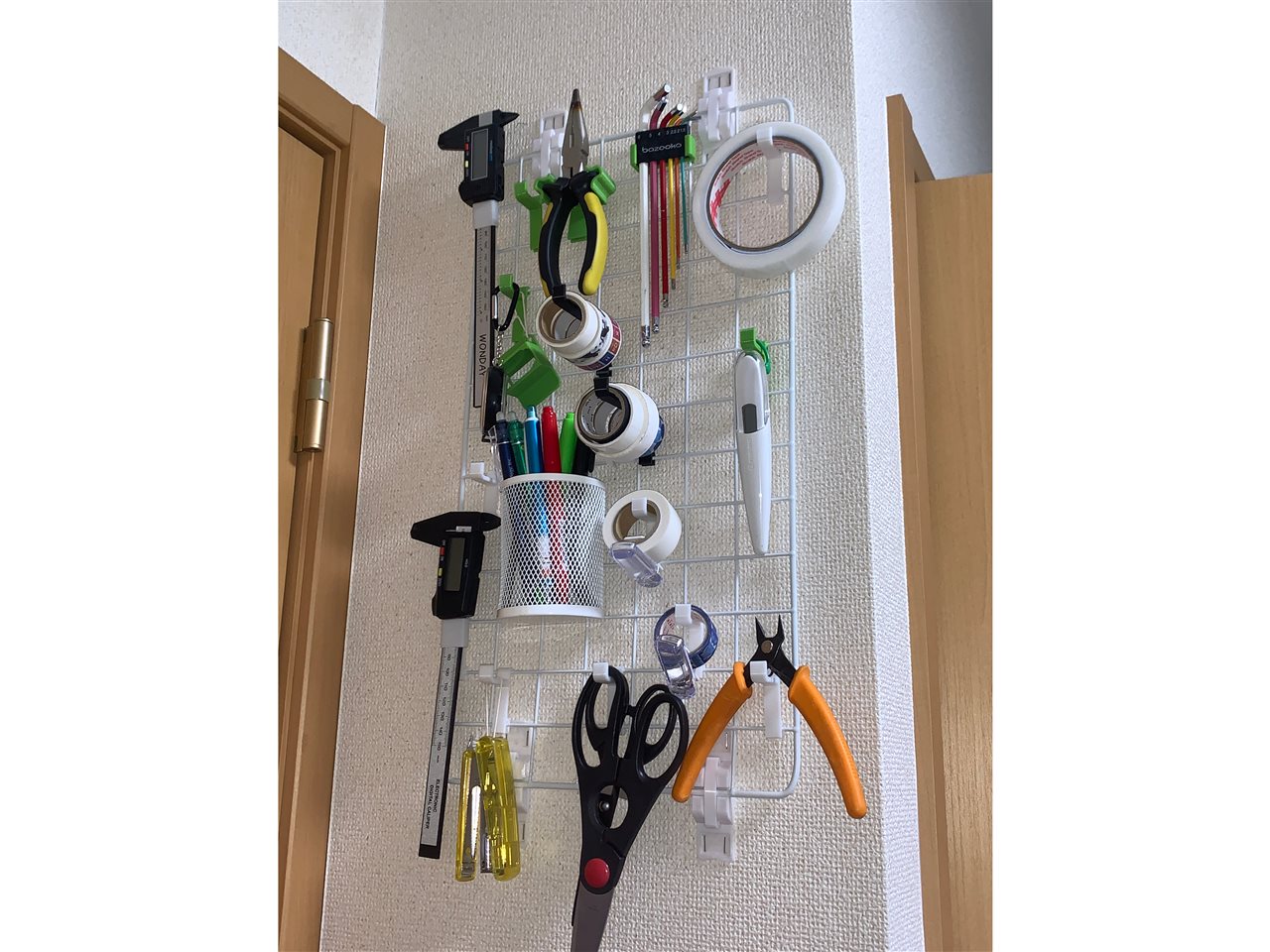 Universal Mesh Panel Wall Mount with Stapler