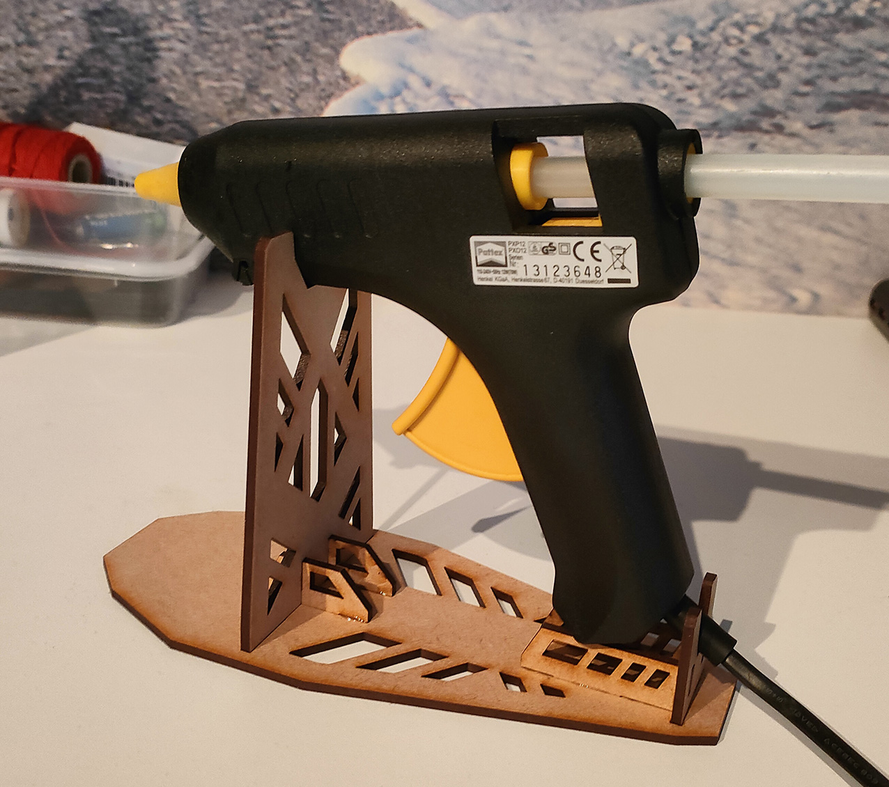 Hot glue holder (reduced dripping)