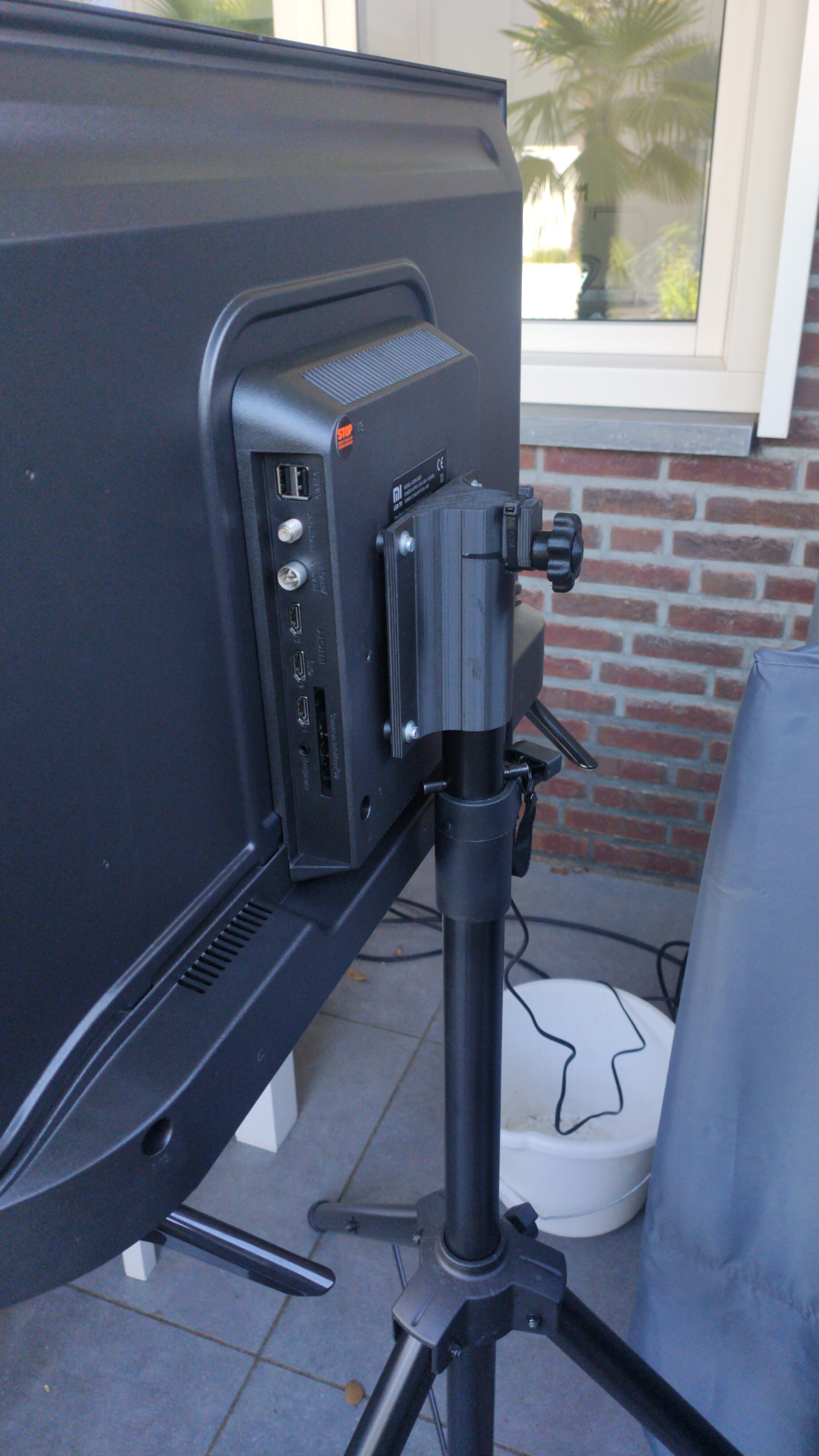 TV bracket for on a speaker stand (tripod)