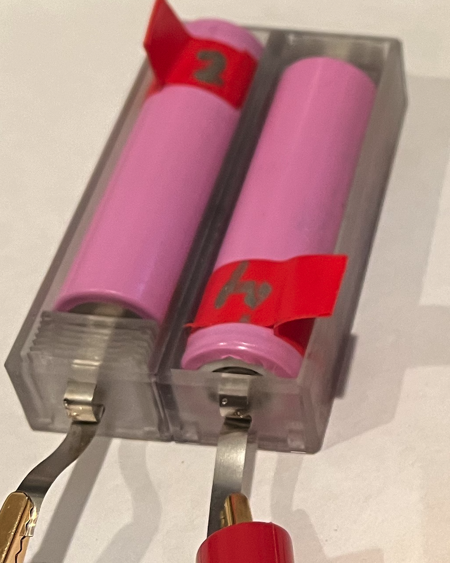 customizbale flexing battery holders